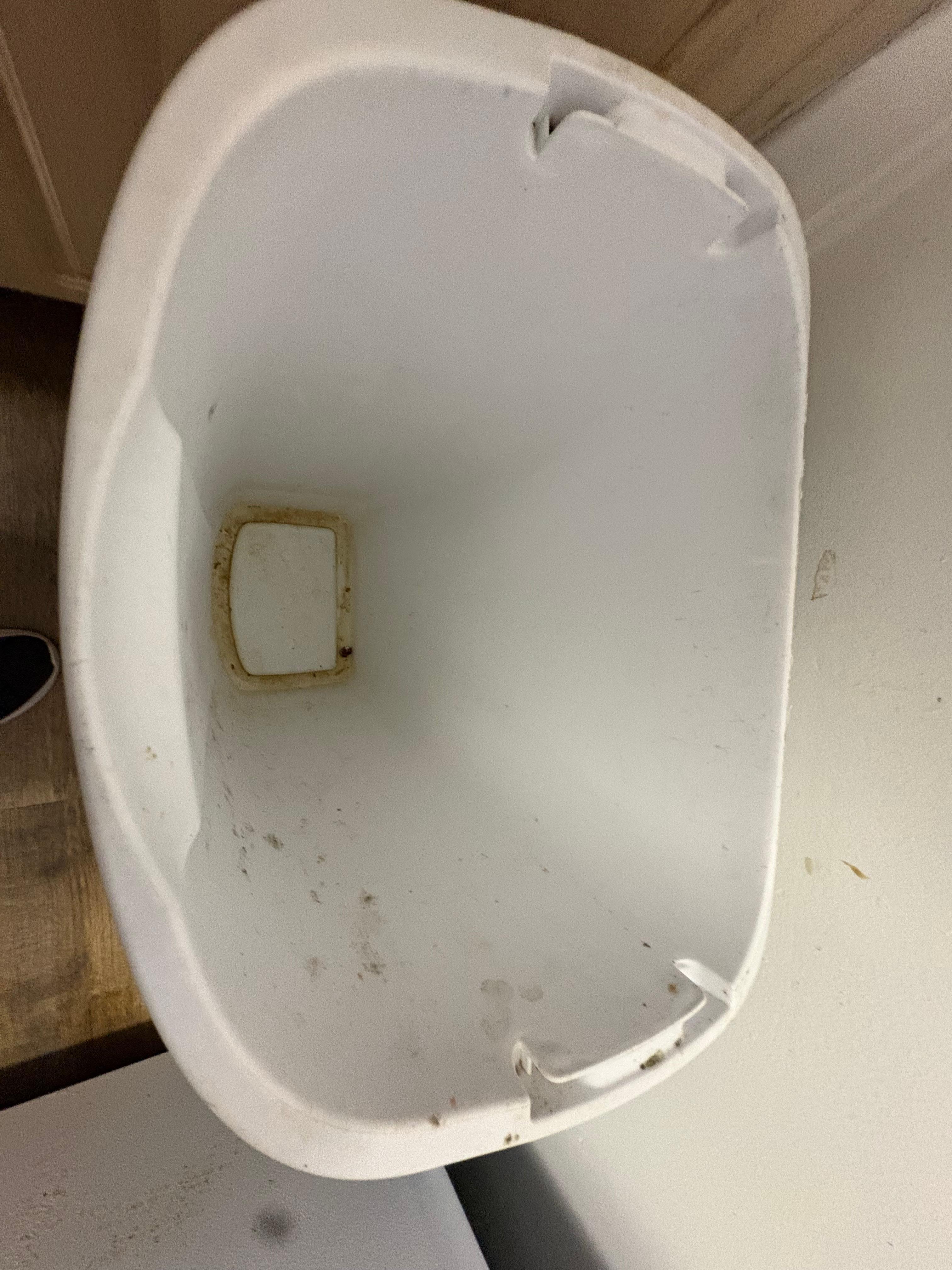 This is the trash can in kitchen 