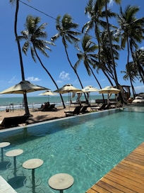 piscine et bar