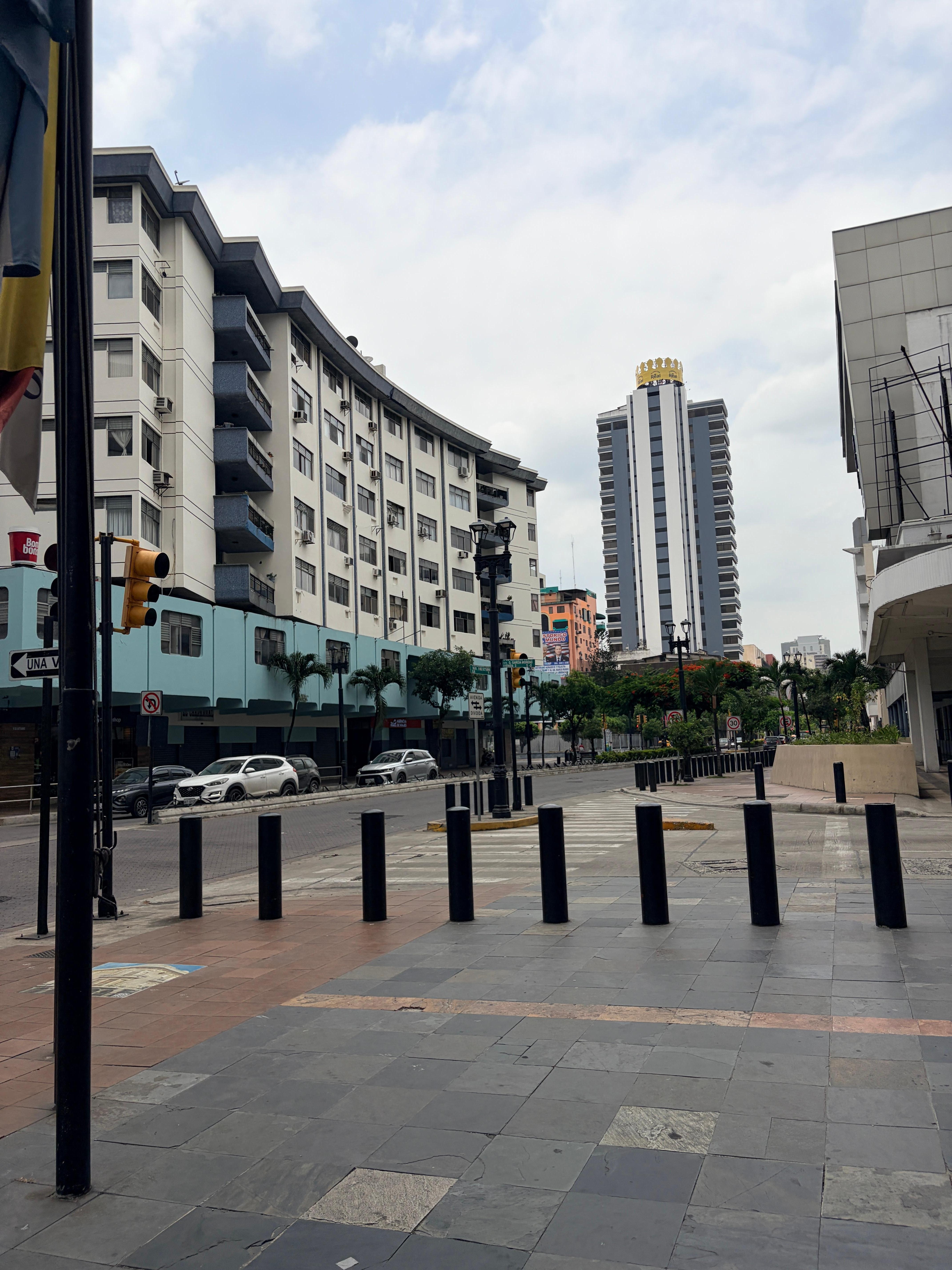 Awaiting a taxi in front of the hotel. 
