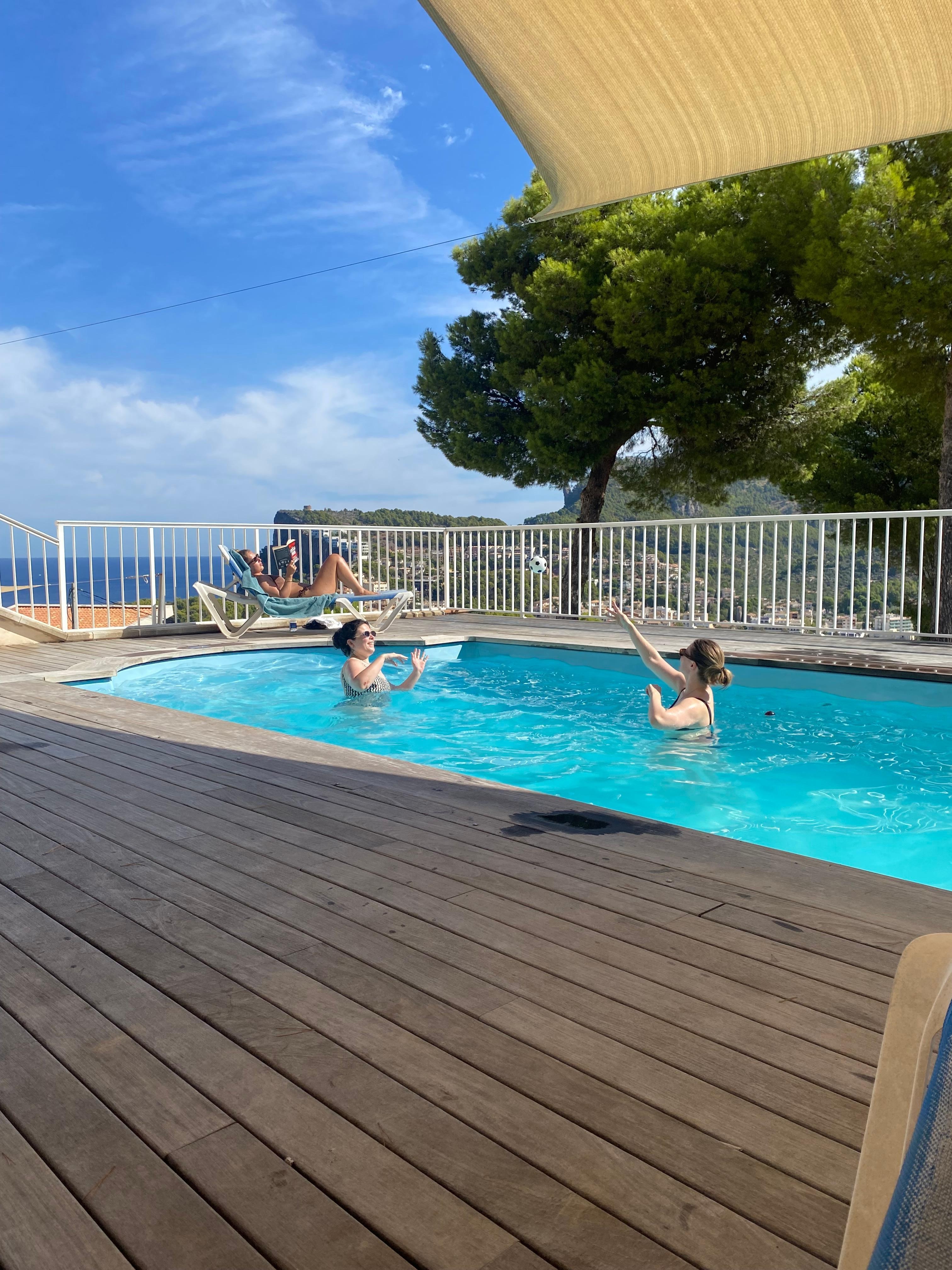 Fabulous pool not sure if it’s communal but nobody else used it.