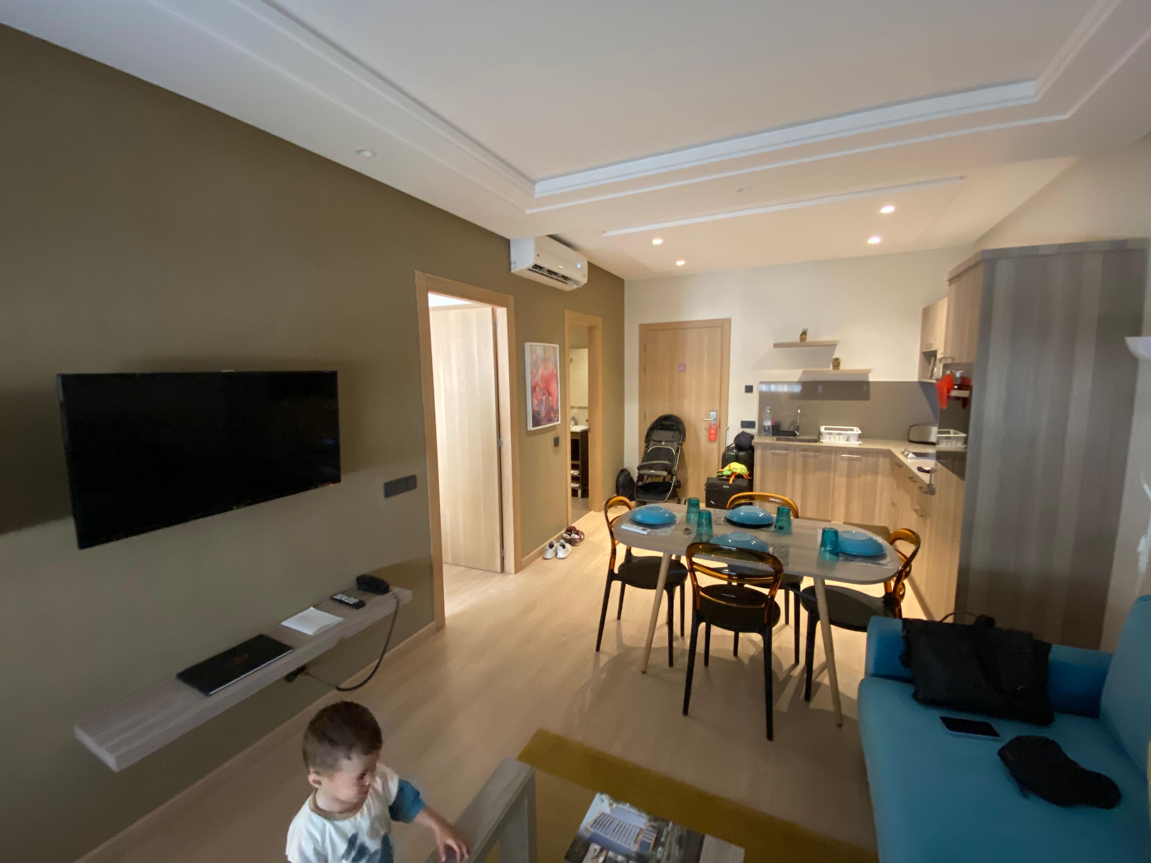 Lounge/Kitchen