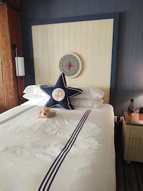 Comfortable queen bed.