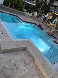 Huge, clean hot tub