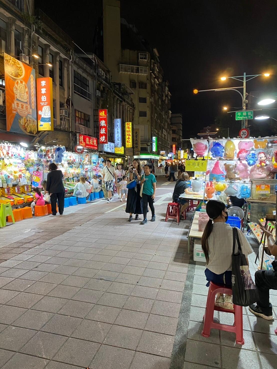 歩いて数分の寧夏夜市