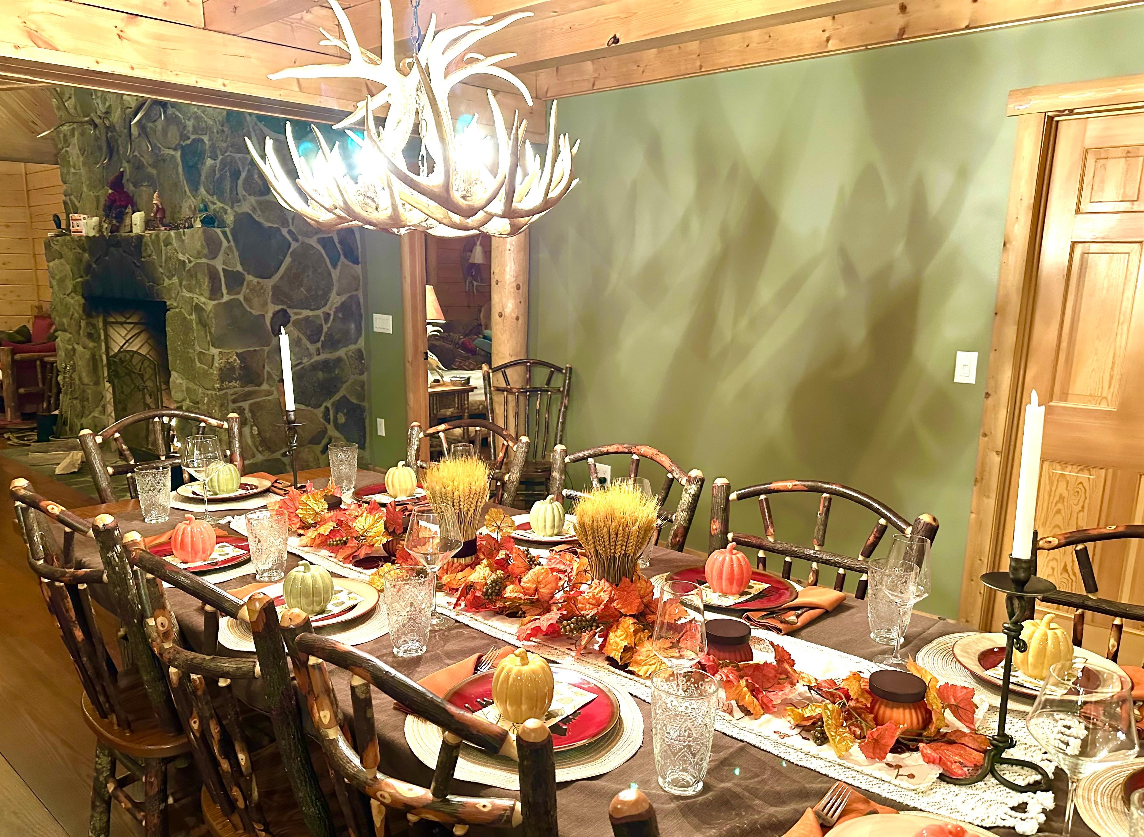 Thanksgiving table