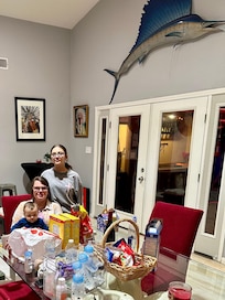 There was a basket with a welcome note and chips along with a bottle of wine to welcome us upon our arrival.