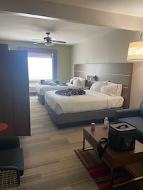 2 queen beds felt like a big cloud! Very comfirtable