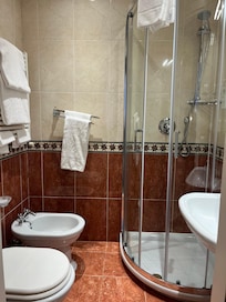 Spacious bathroom