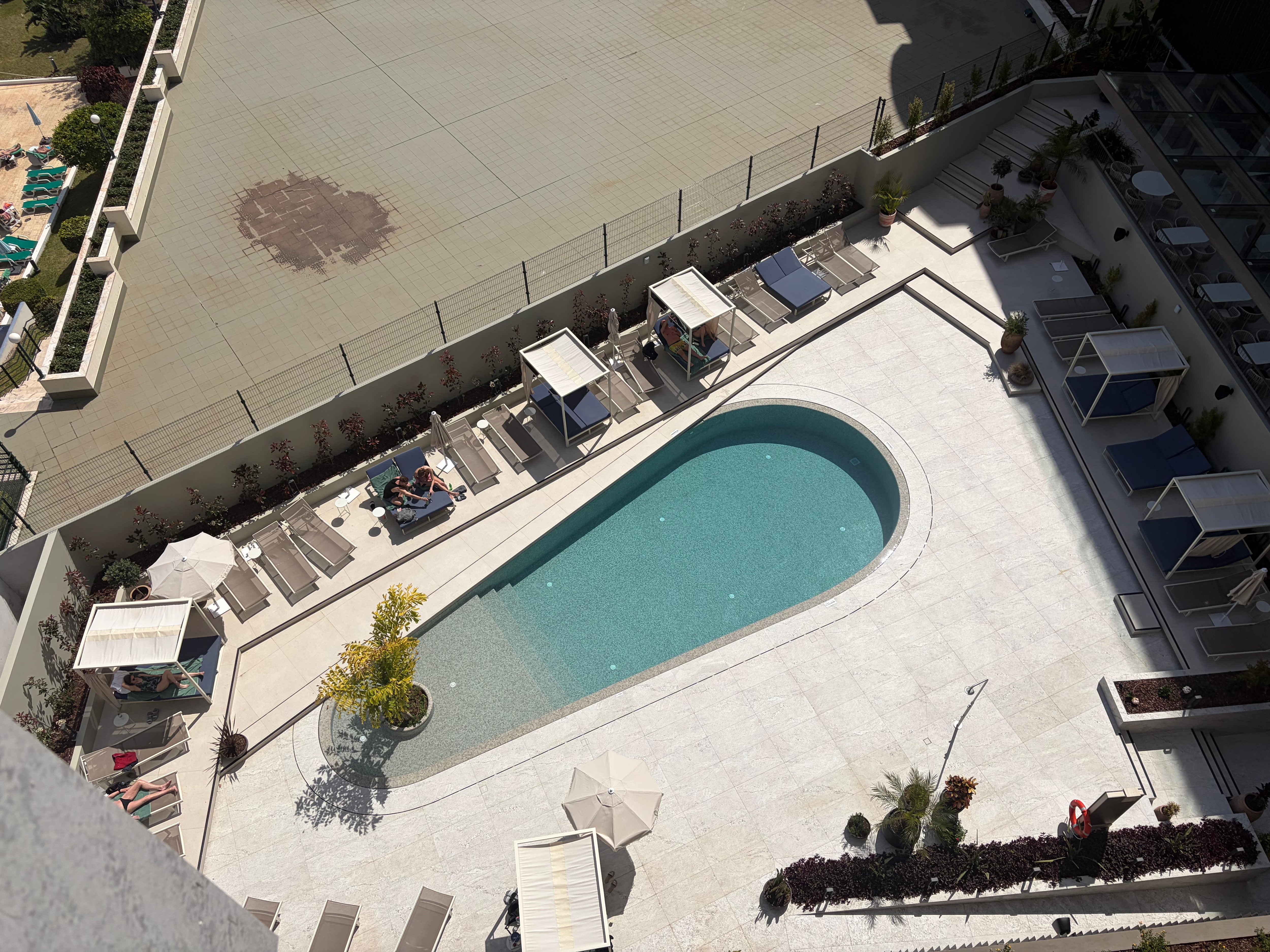 Small pool but always plenty beds in March/ April if you don’t want children having fun and being excited this is not for you 