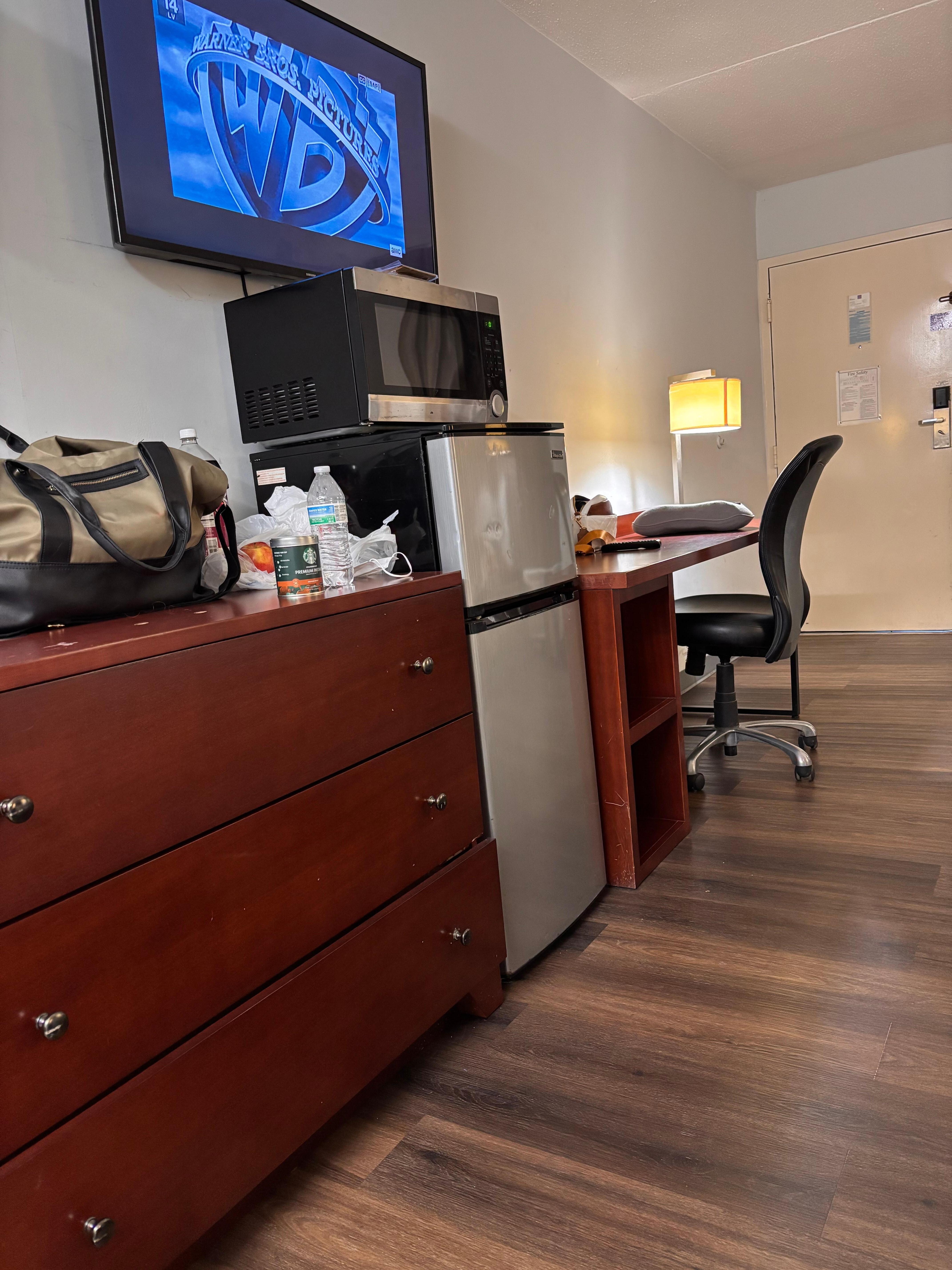 Note: the tv had an odd border 4 in around it, but it didn’t bother me much. Some may disapprove. 