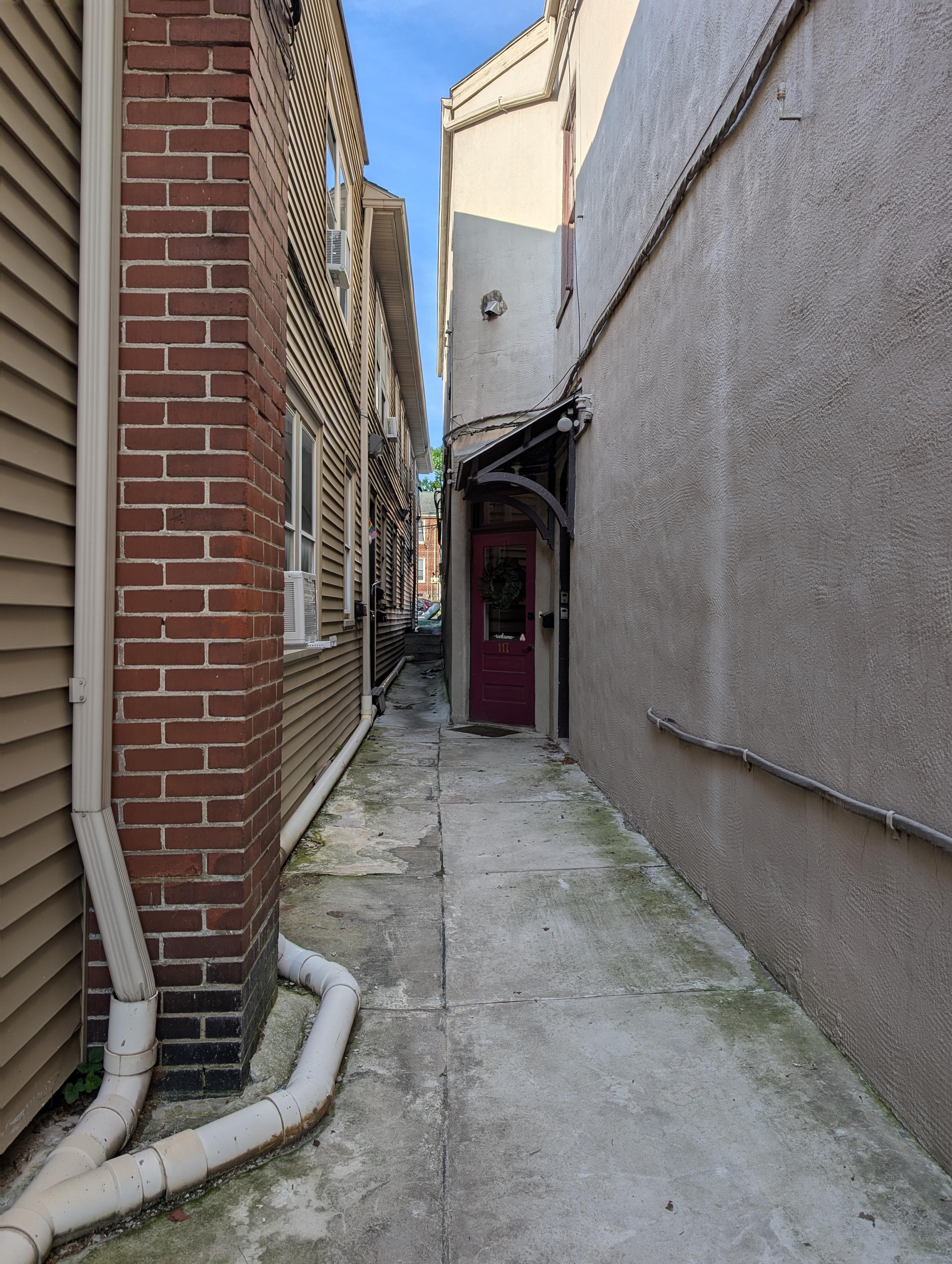 Door approach (alley from the front)
