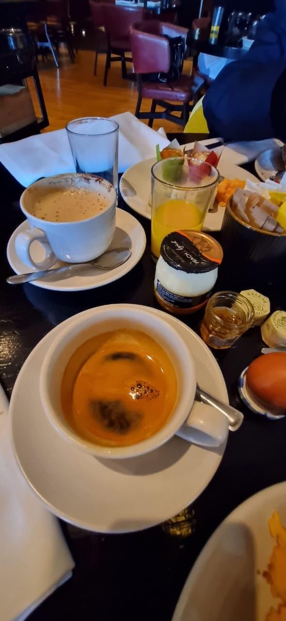 Café da manha maravilhoso e com garçons incriveis