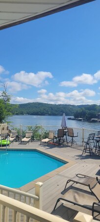 Beautiful setting.