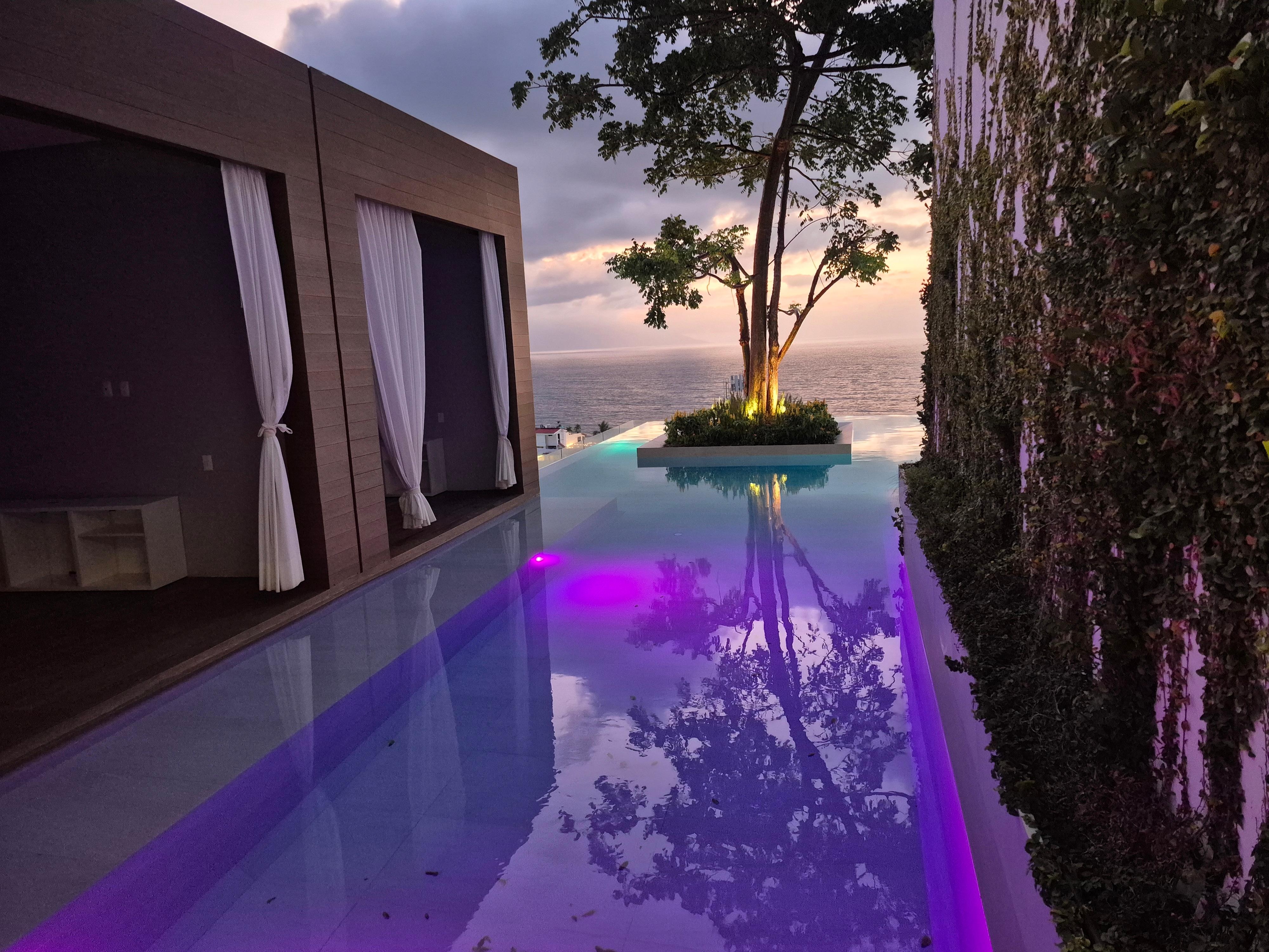 Rooftop pool was awesome!