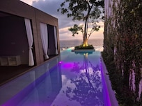 Rooftop pool was awesome!