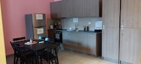 Cocina del dormitorio femenino