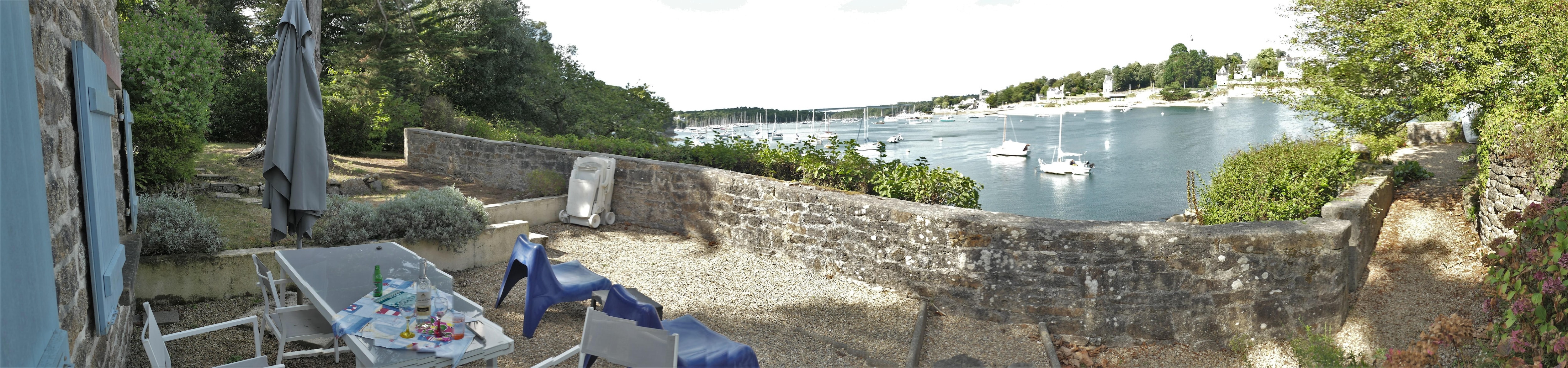 Die Terrasse mit der tollen Aussicht