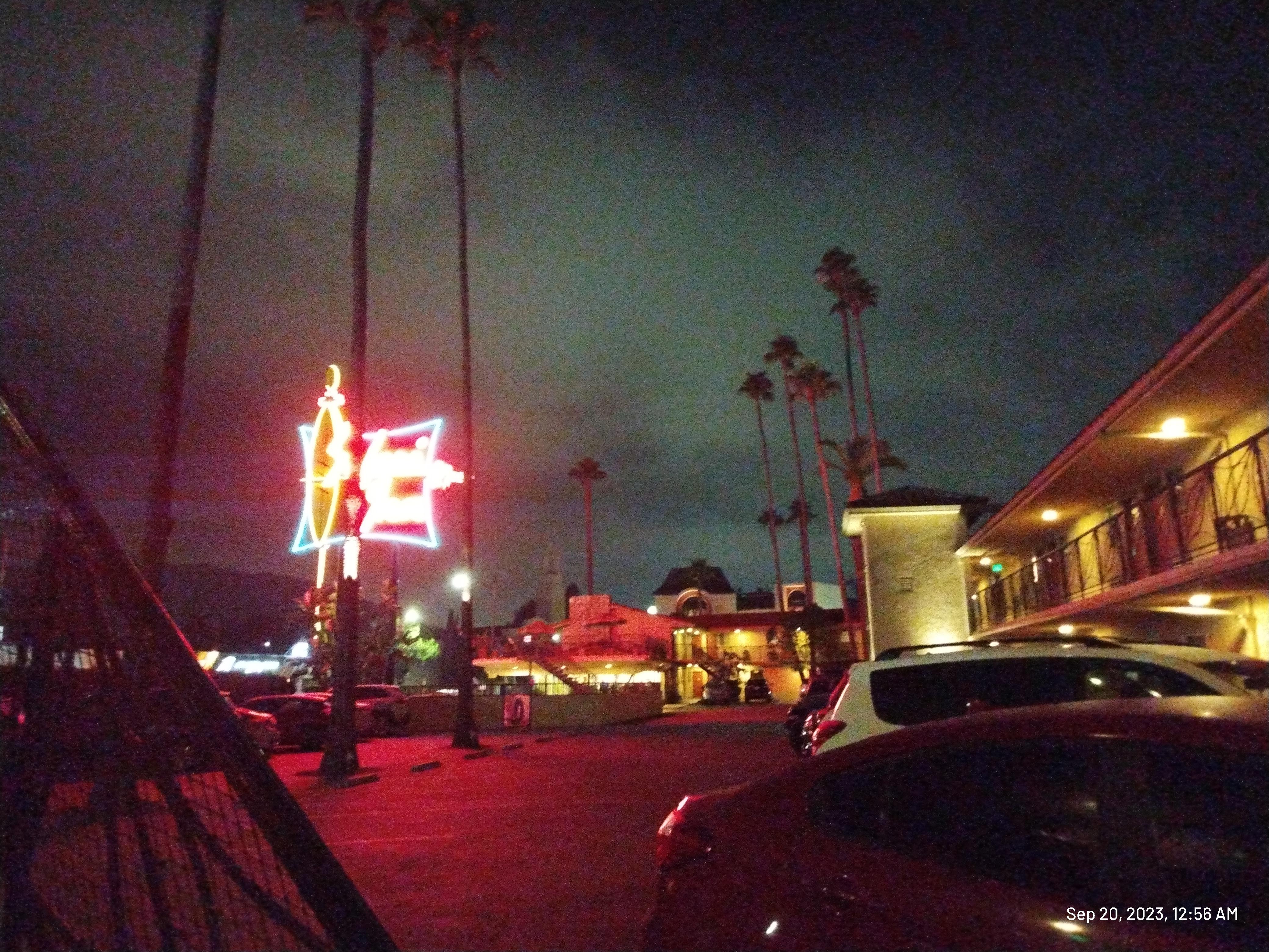 My cool shot of Safari inn 