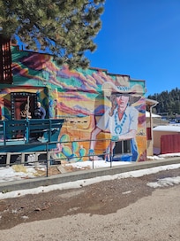 Pretty murals in cloudcroft.