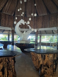 COMIER BEAUTIFULL DINING