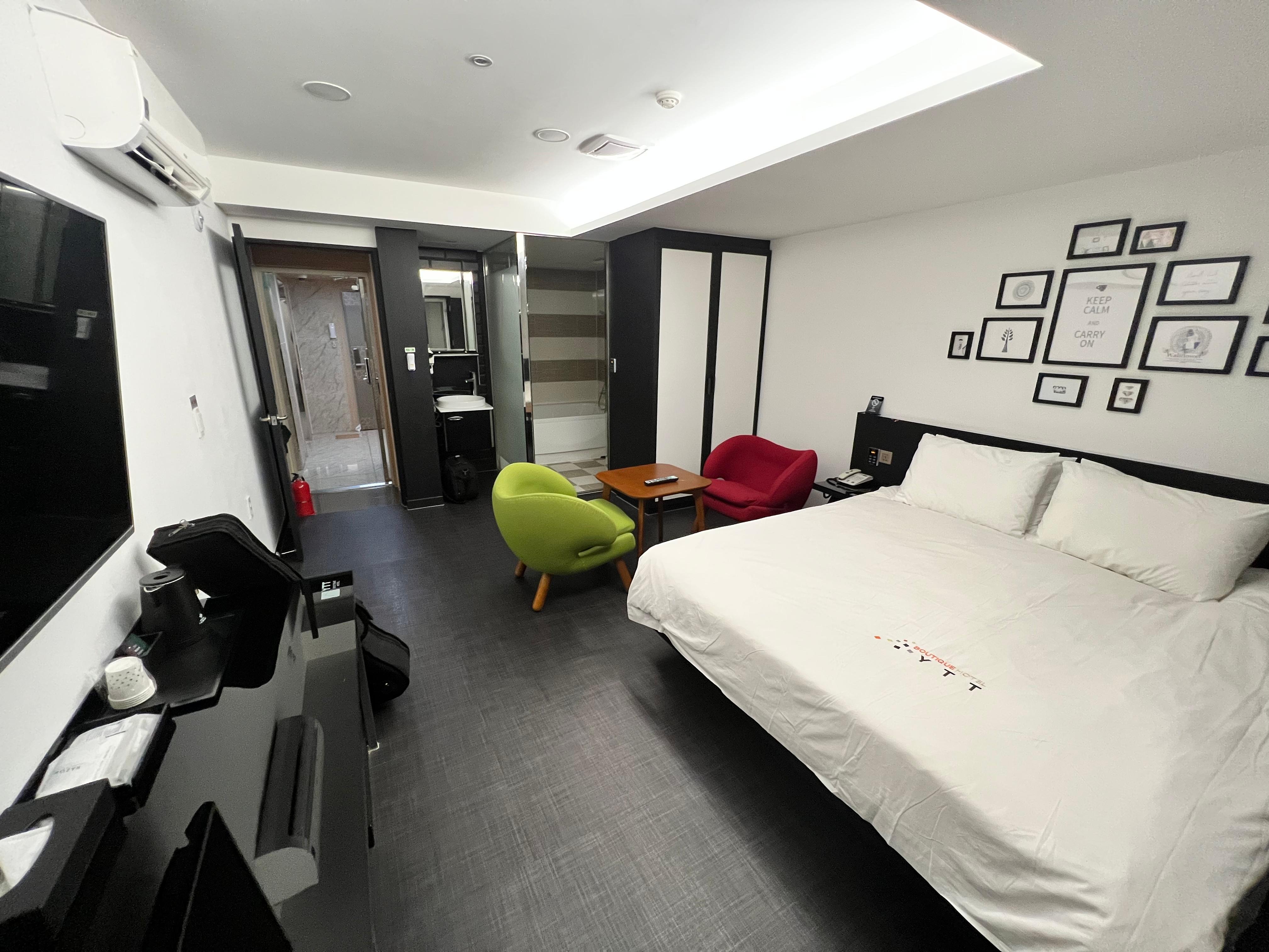 Lovely but firm king size bed and massive tv