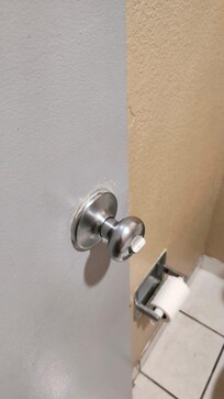 Bathroom door lock doesnt work