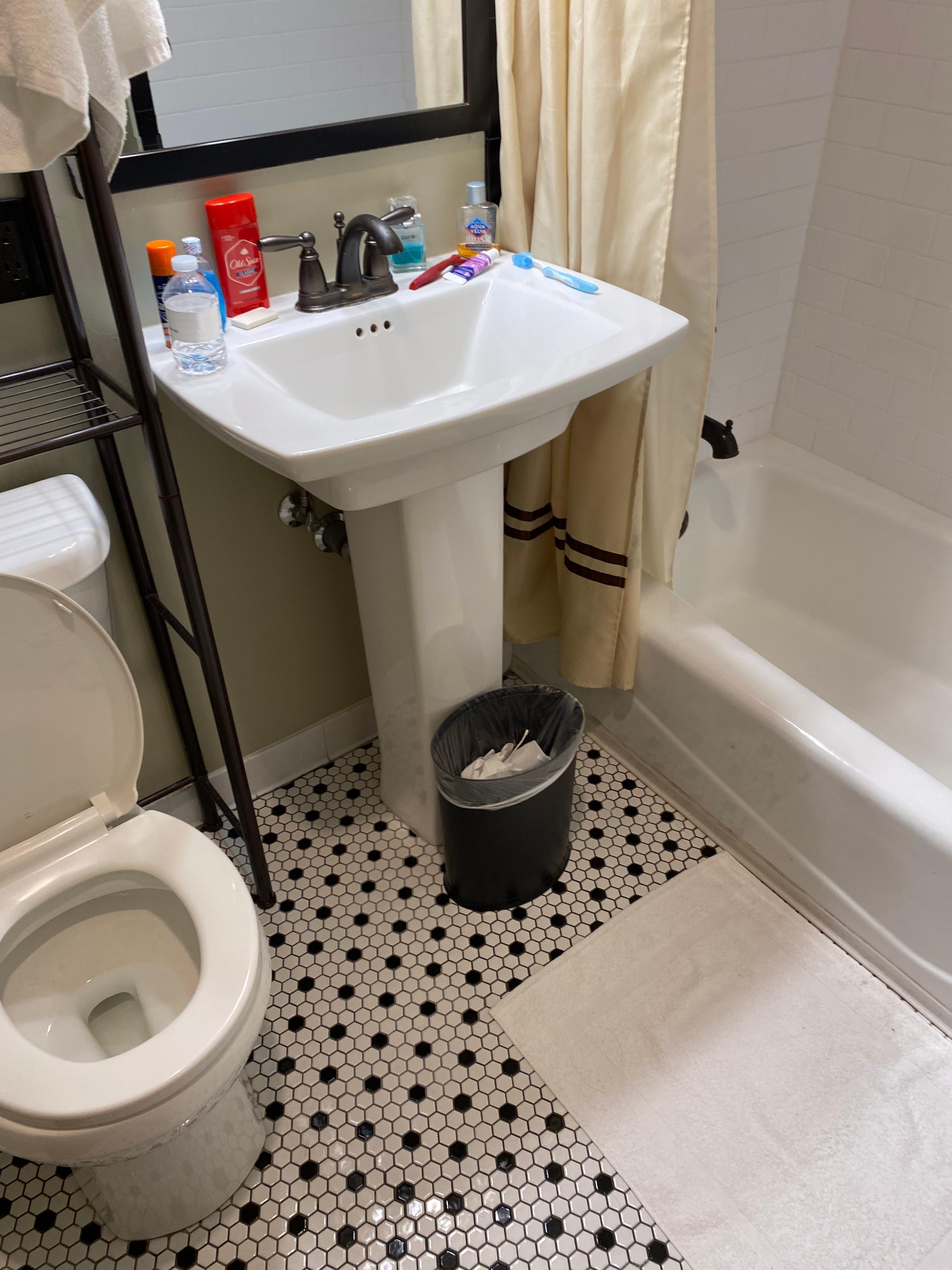 Clean bathroom!