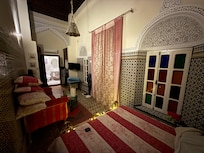 Wonderful room. Warm and inviting.