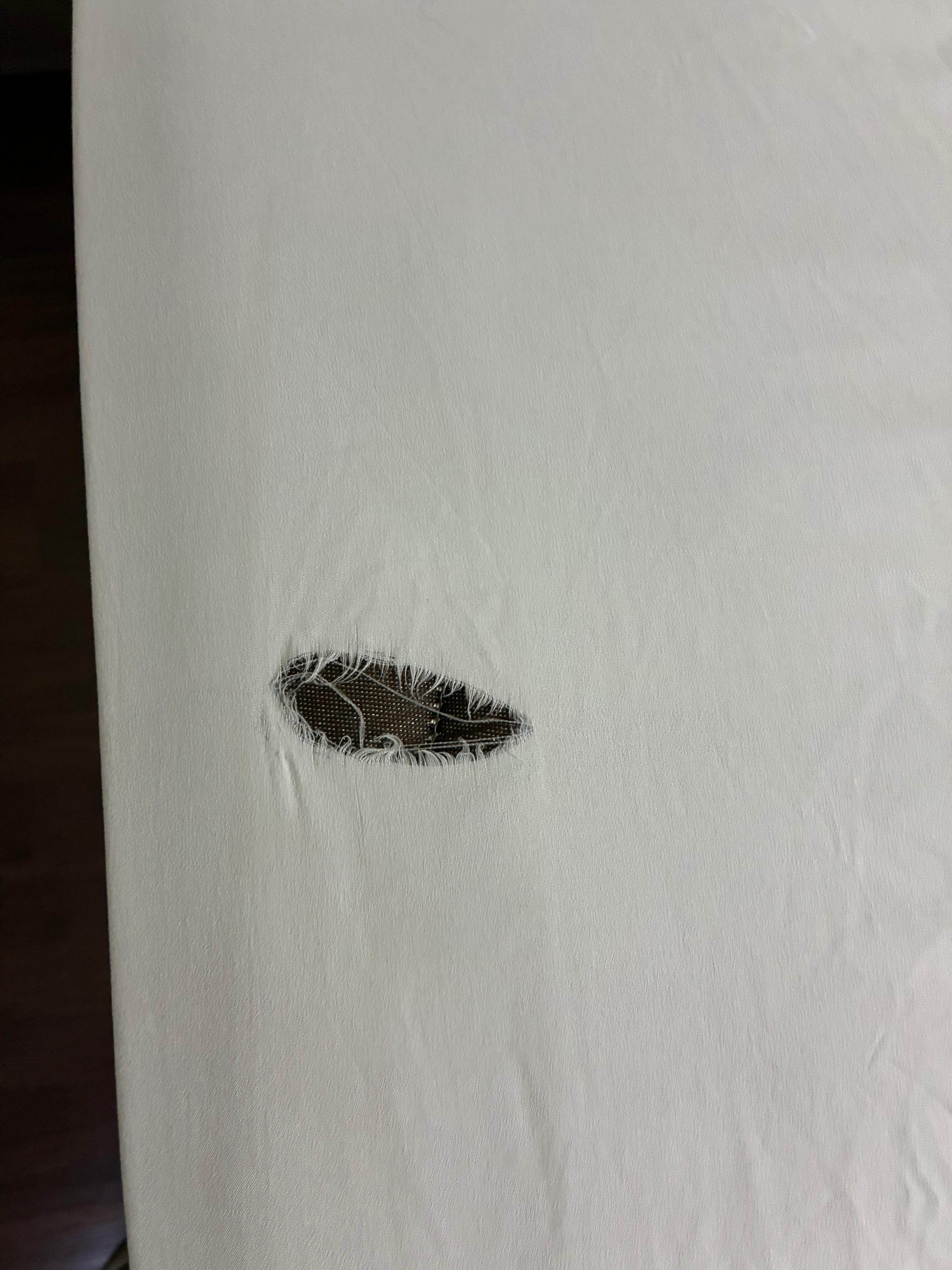 Vejam a situação do lençol que ainda é mantido em uso.
Só vi no meio da madrugada 