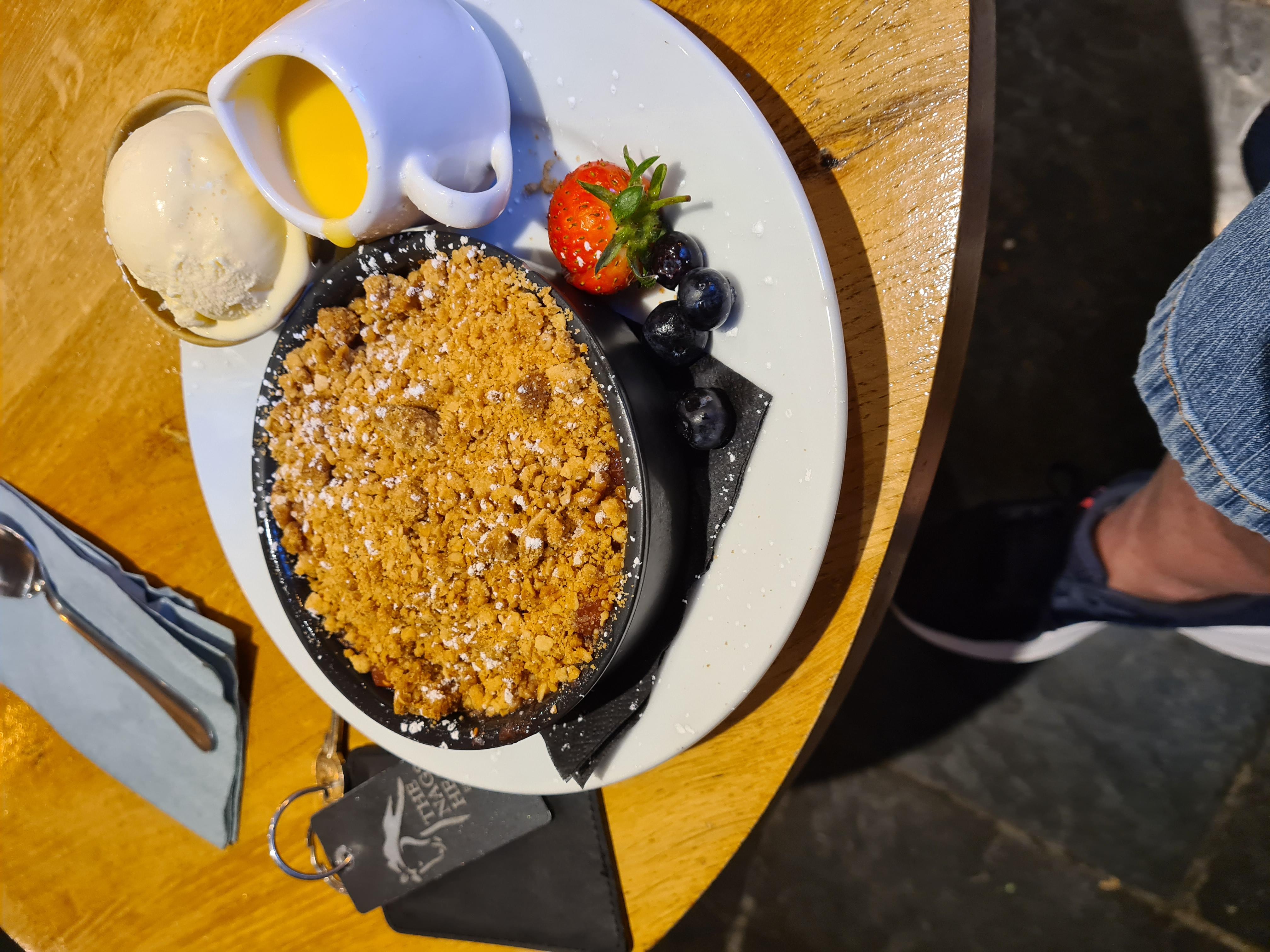 Delicious apple crumble 