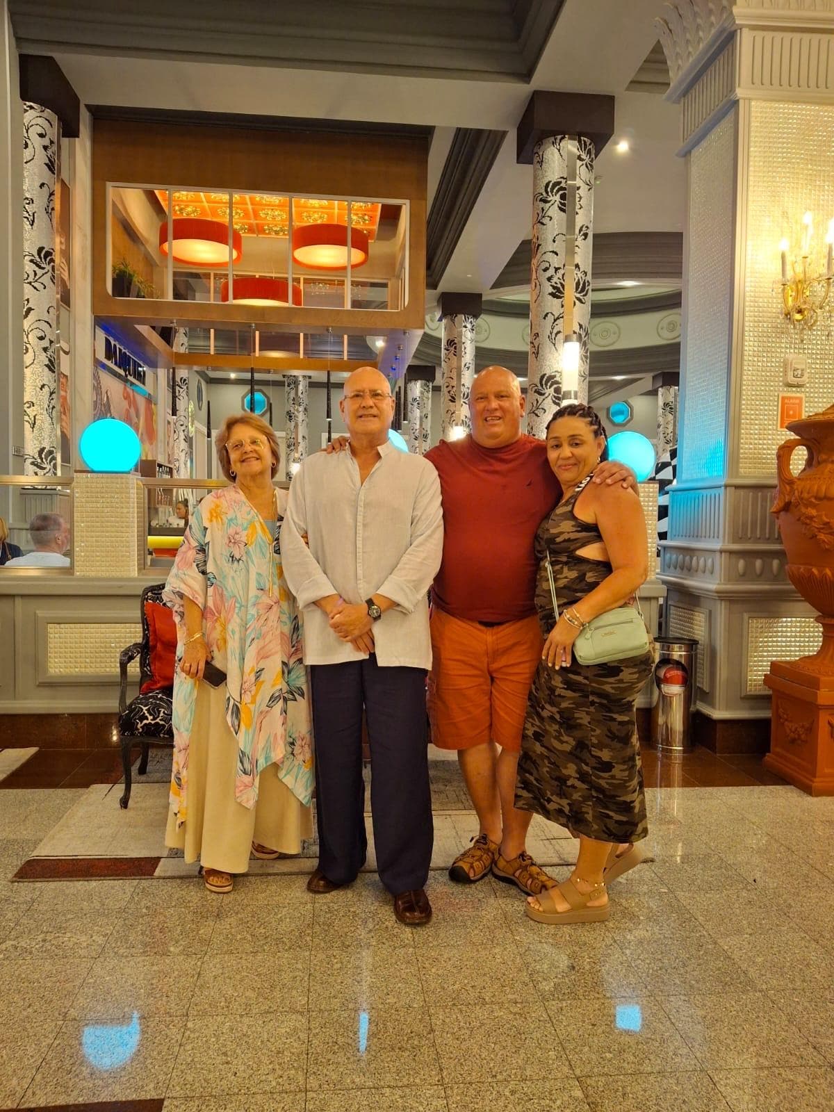 Con la familia en el hotel entrada 💯
