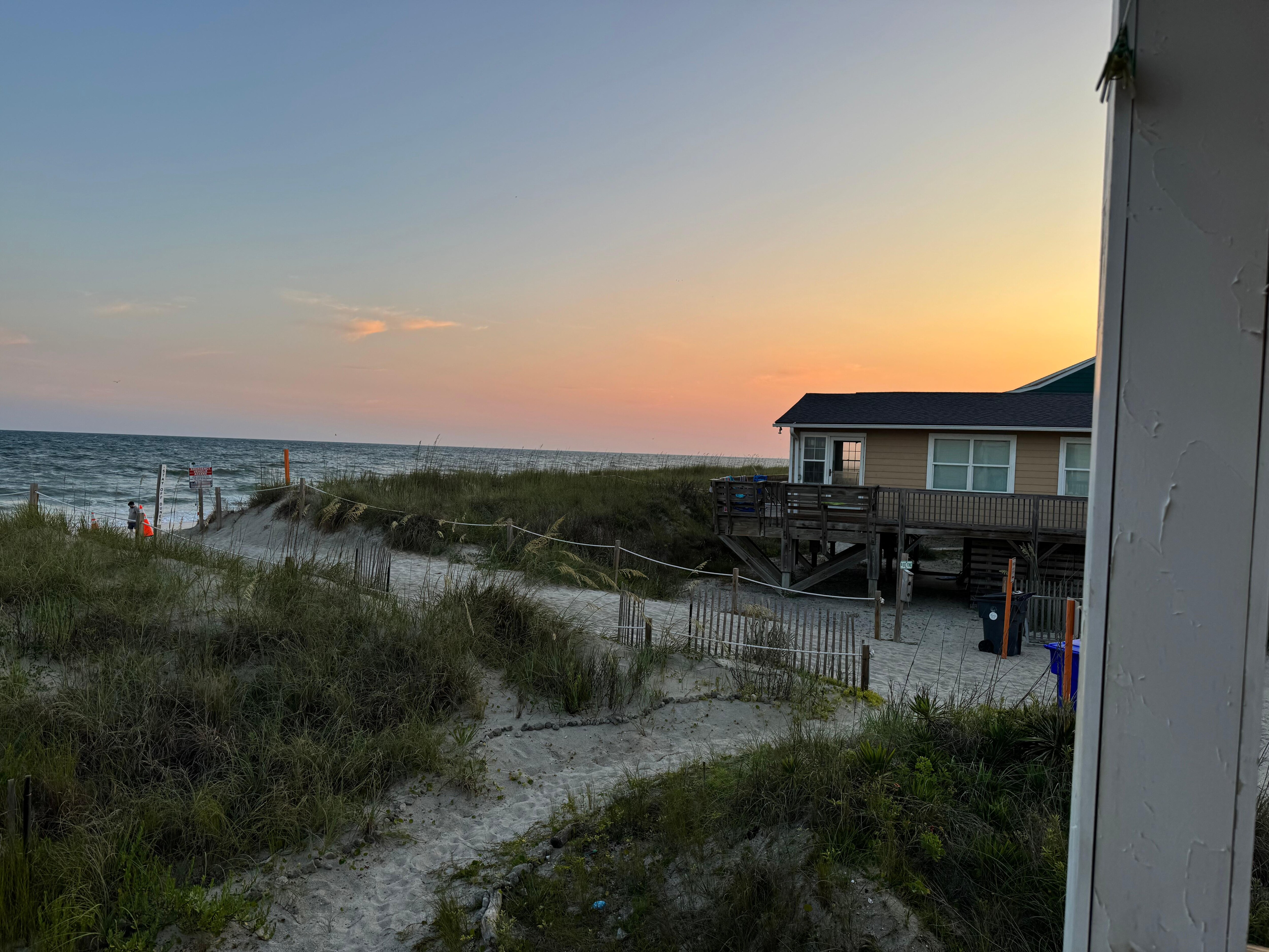 Steps to the beach 