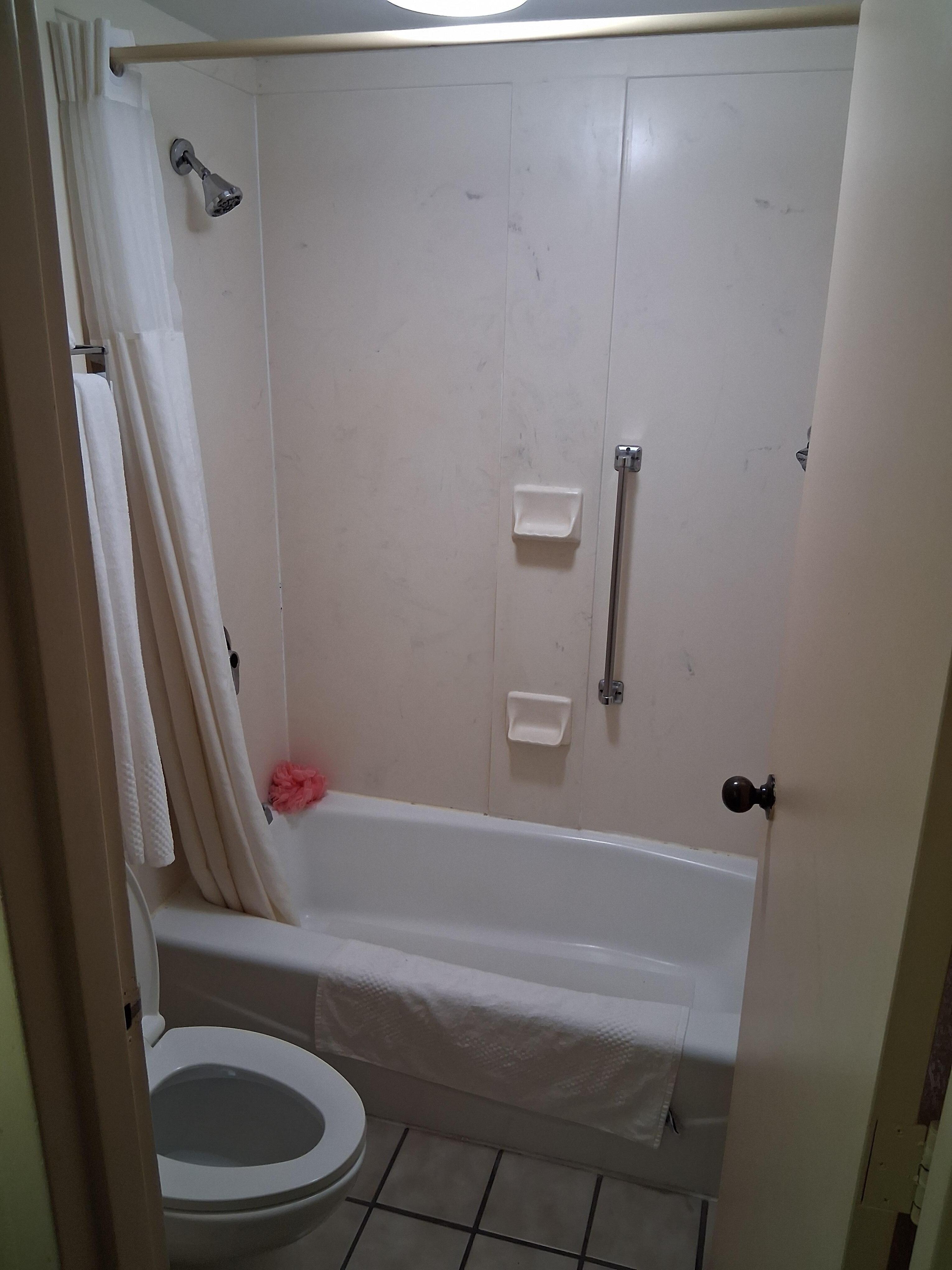 Decent bathroom 