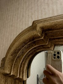 Mirror with mold around the rim