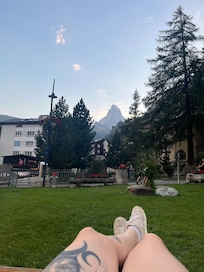 Local park with lounge chairs within 10 minute walk