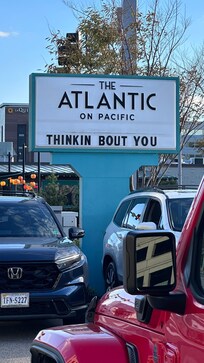 5 minute walk from the Oceanfront Inn - great place for happy hour