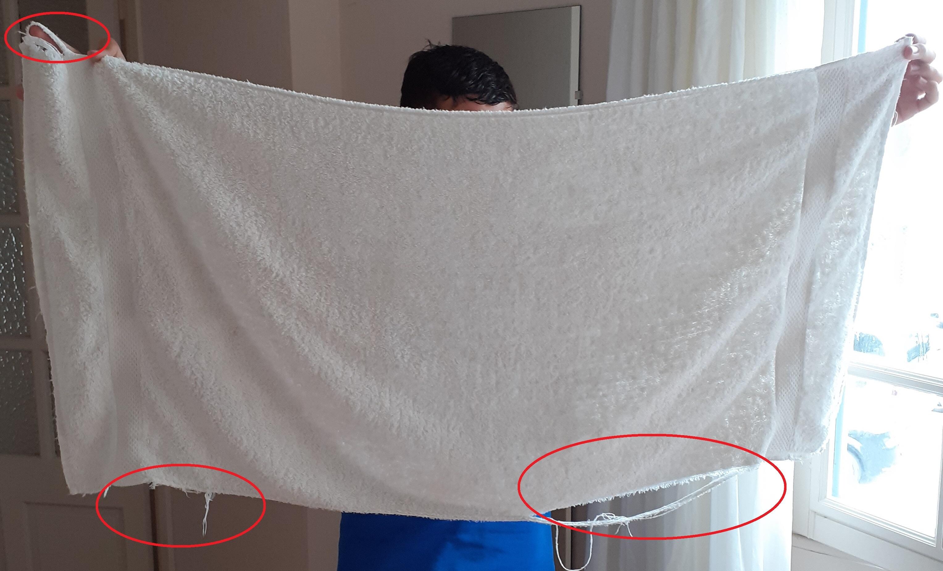 Serviette de toilette propre mais en fin de vie.
Economie sur tout.