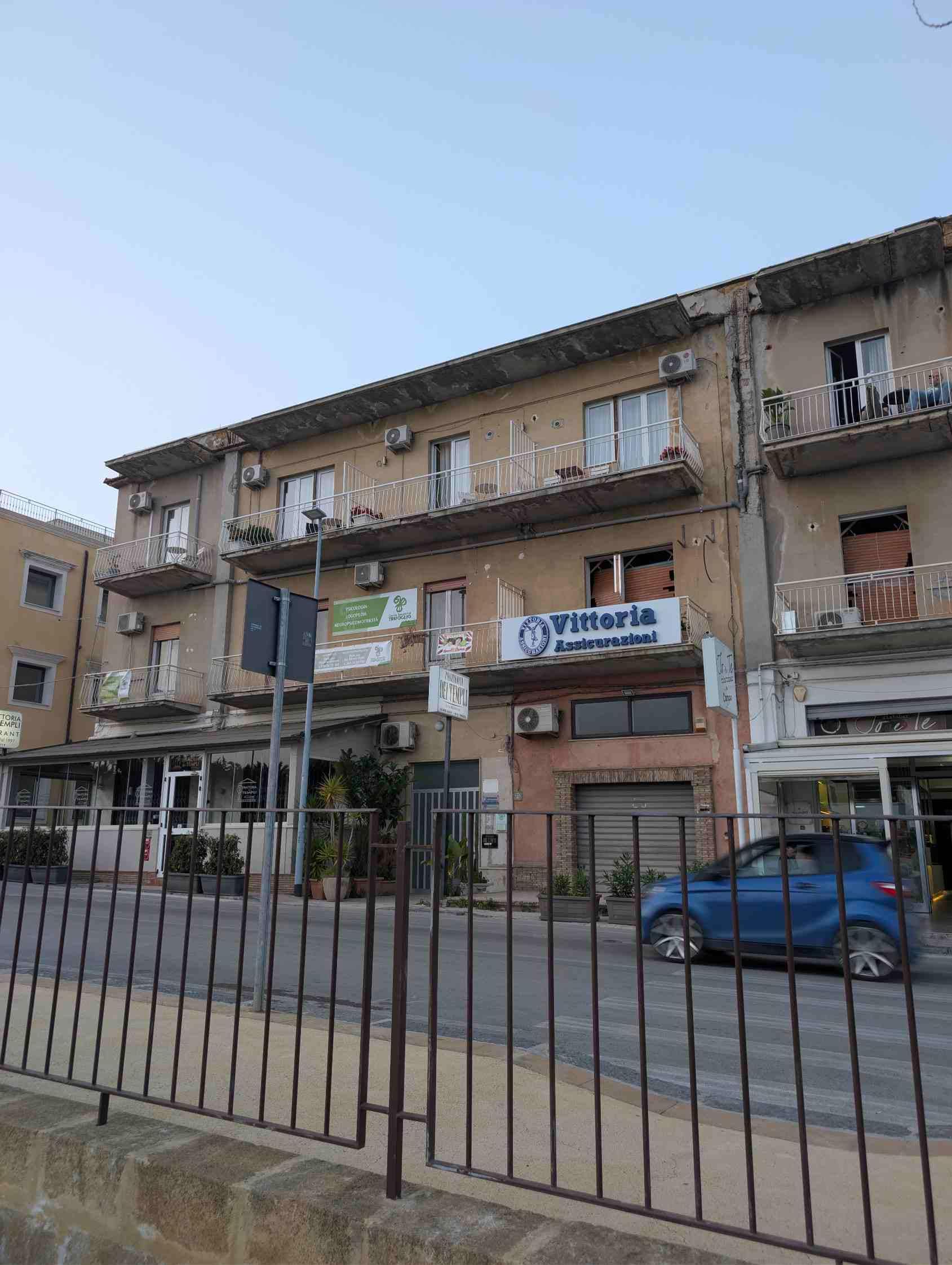 Entrée de l'hébergement situé au 2è étage 