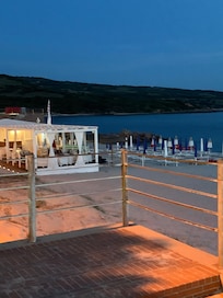 Promenade und Strand am Abend