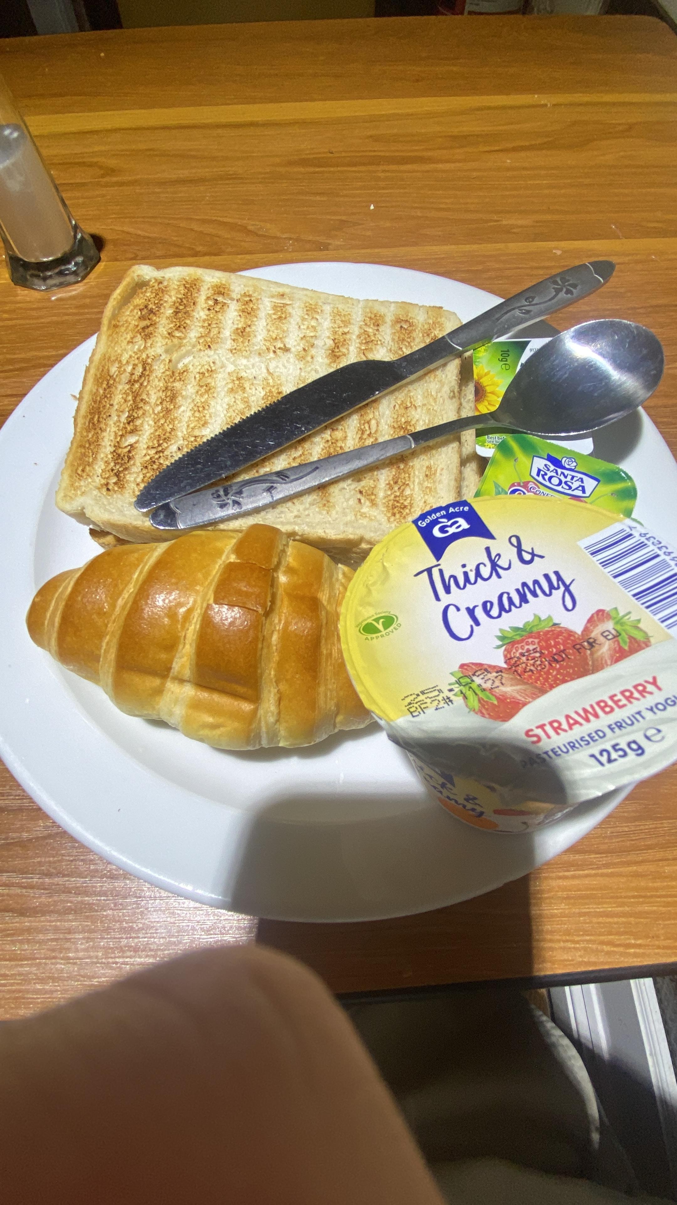 Typical example of breakfast, cereal and “okay” drinks were on offer.