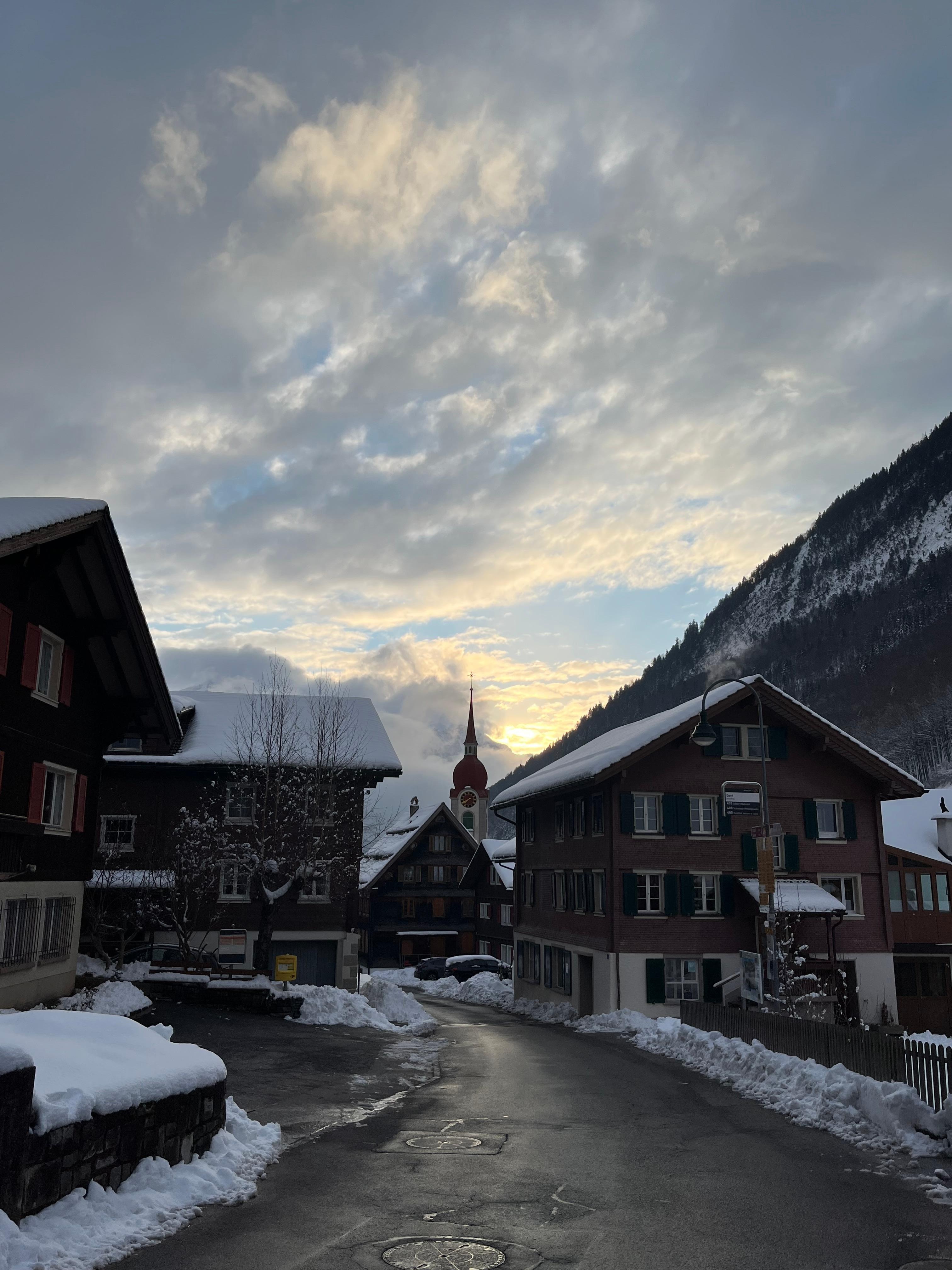 Blick auf Dorfstrasse 