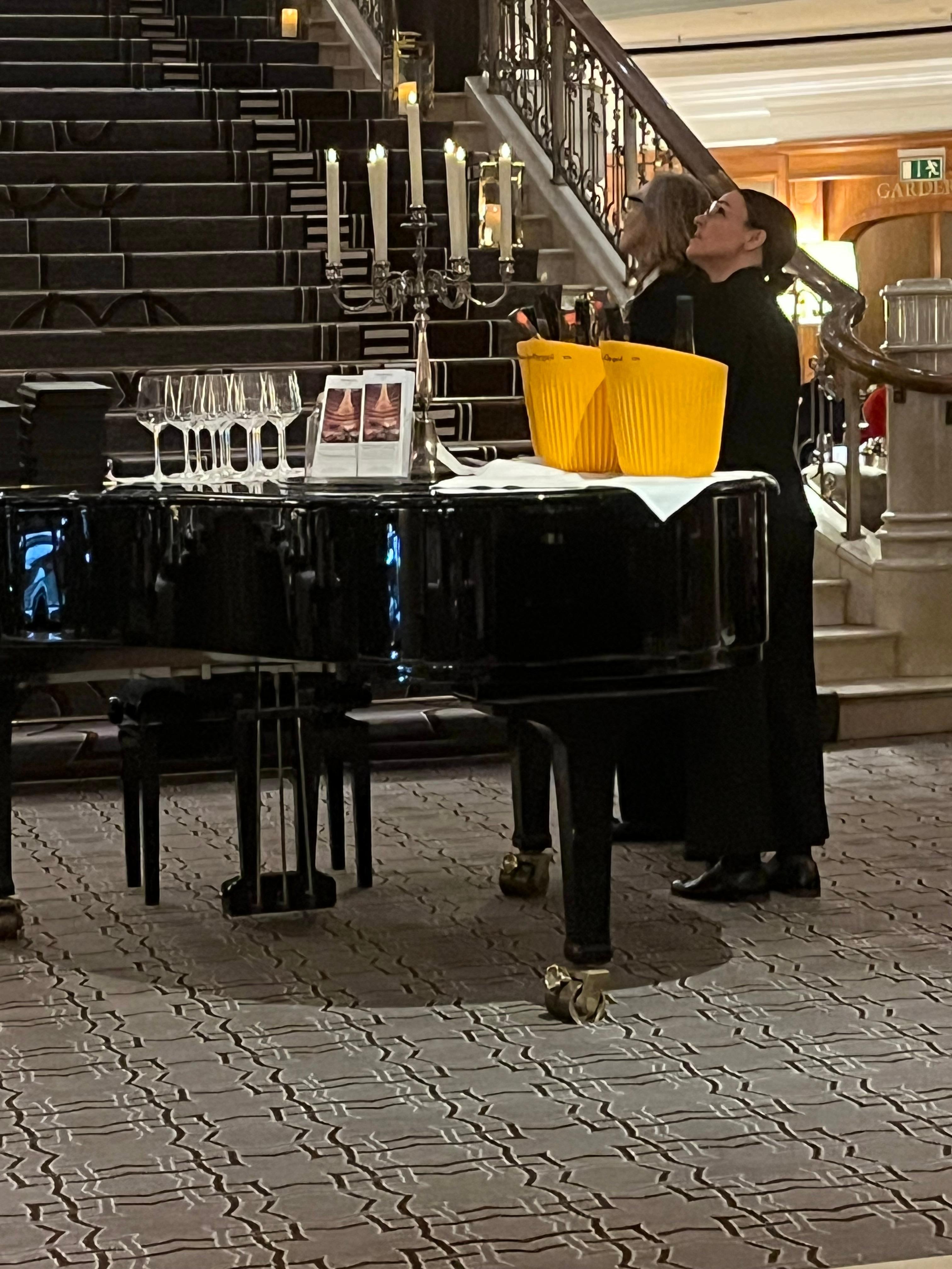 Lobby restaurant is inviting and comfortable!