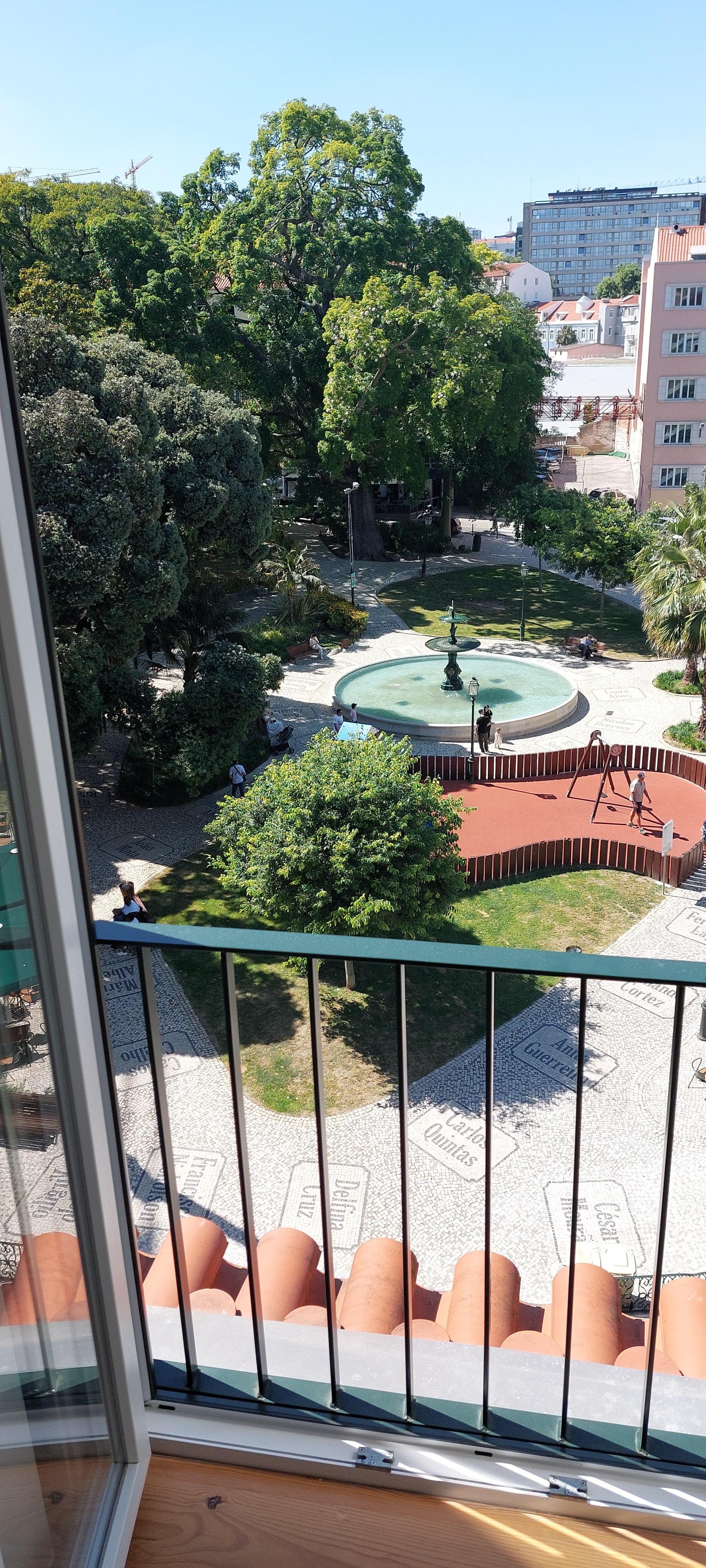 View over the park, rooms at the front.