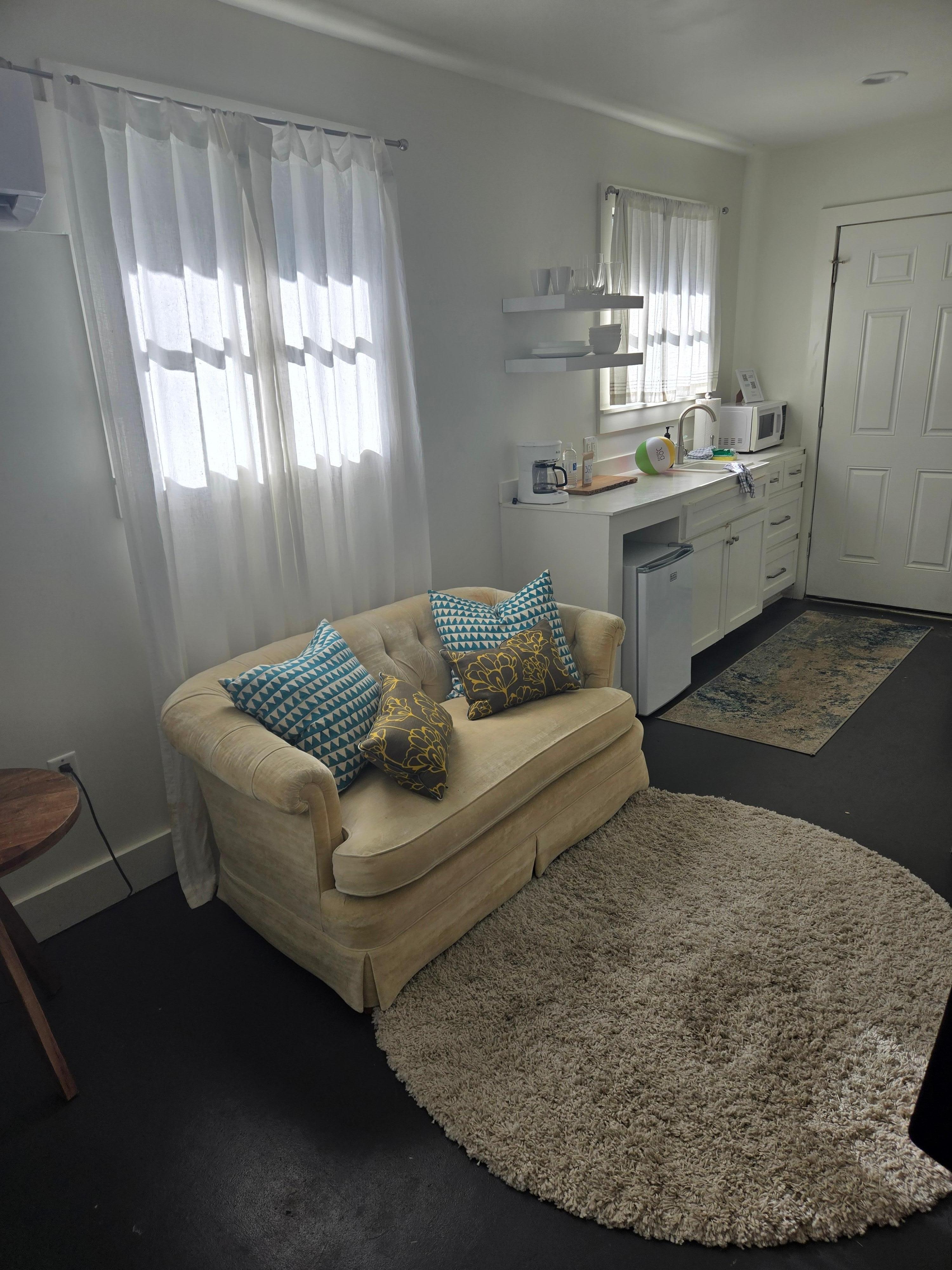 Compare to VRBO photos...