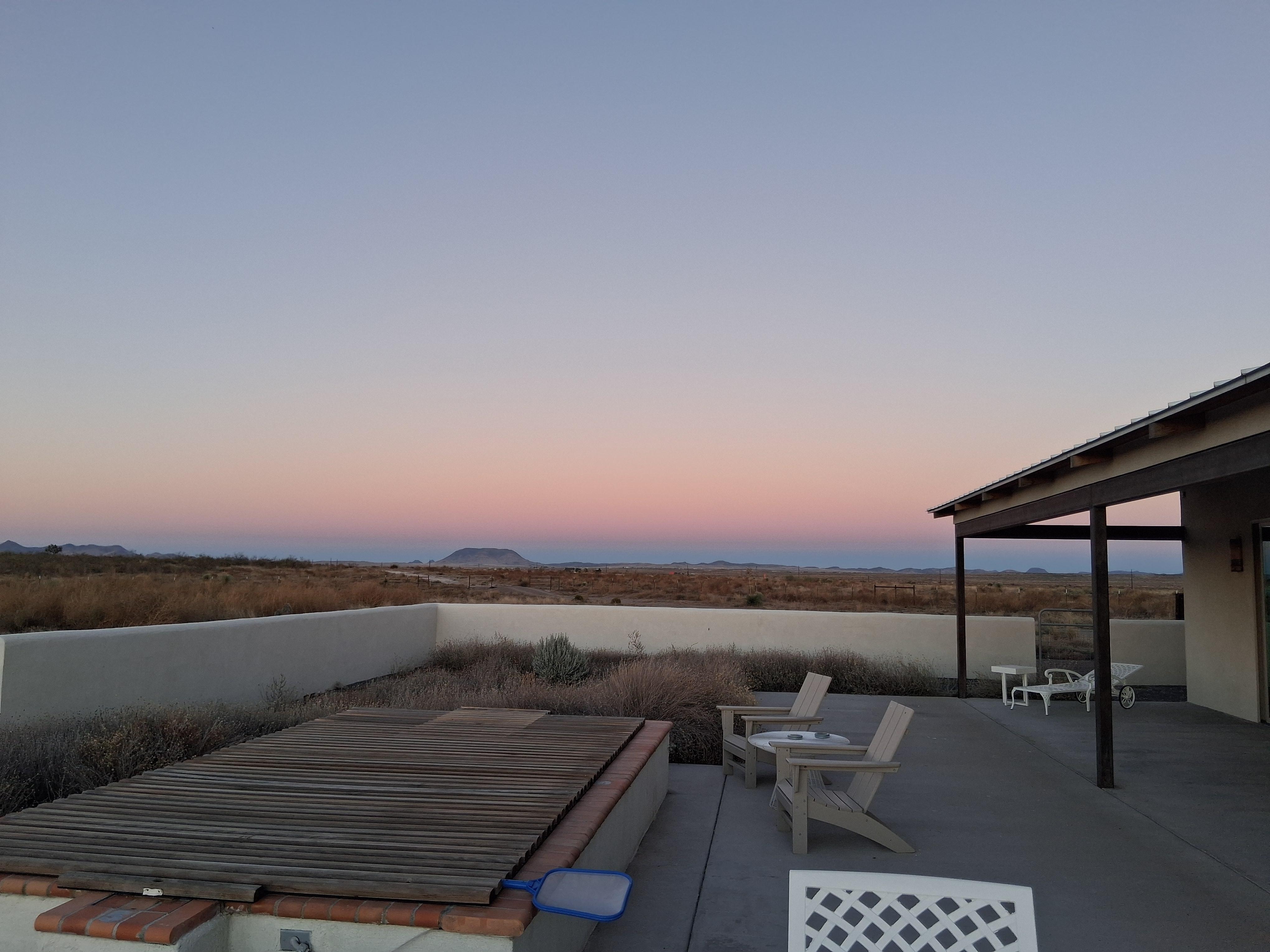 The colors at sunrise and sunset are like a painting.