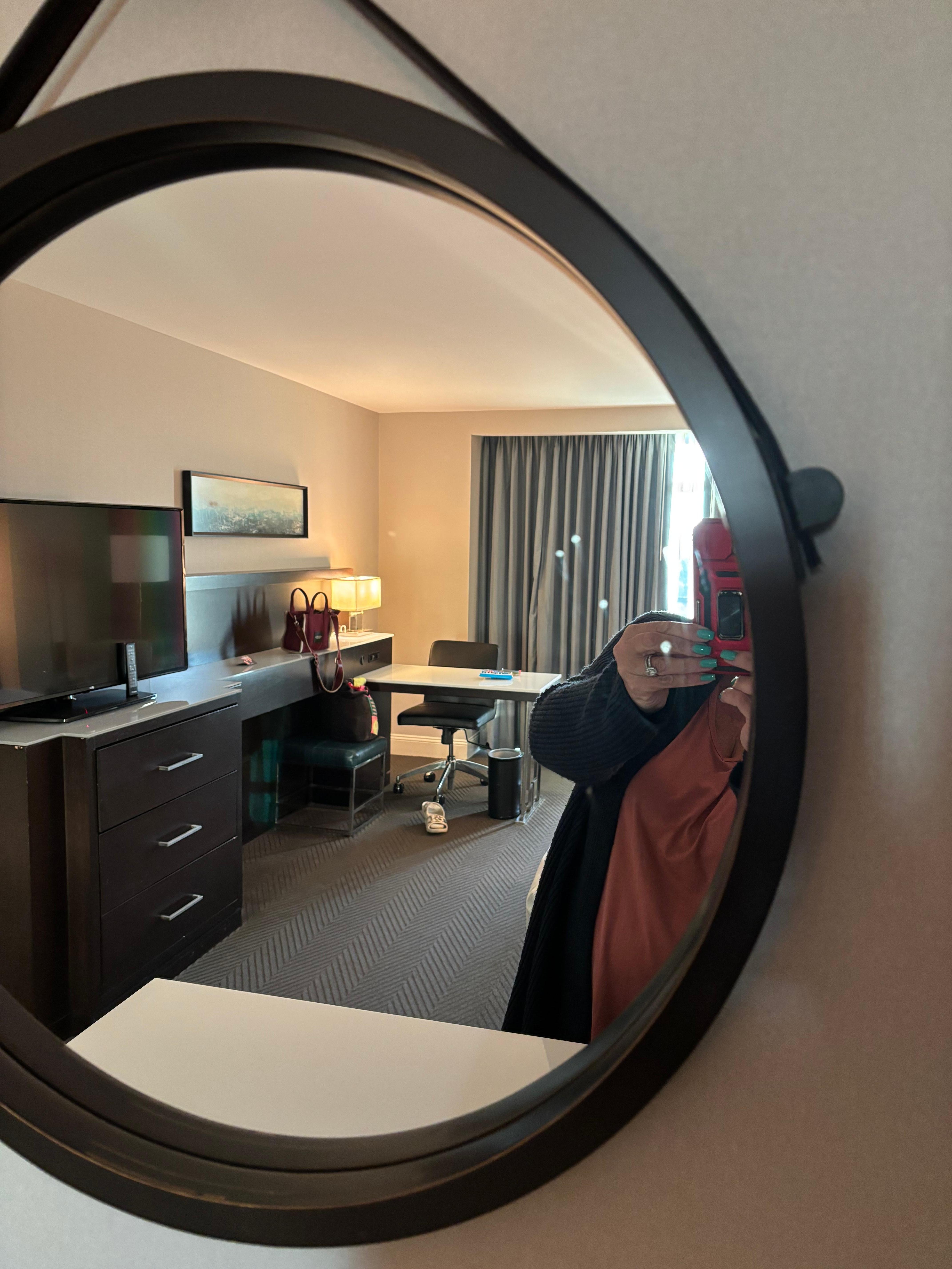 Zoom it hard to see but spatter all over mirror