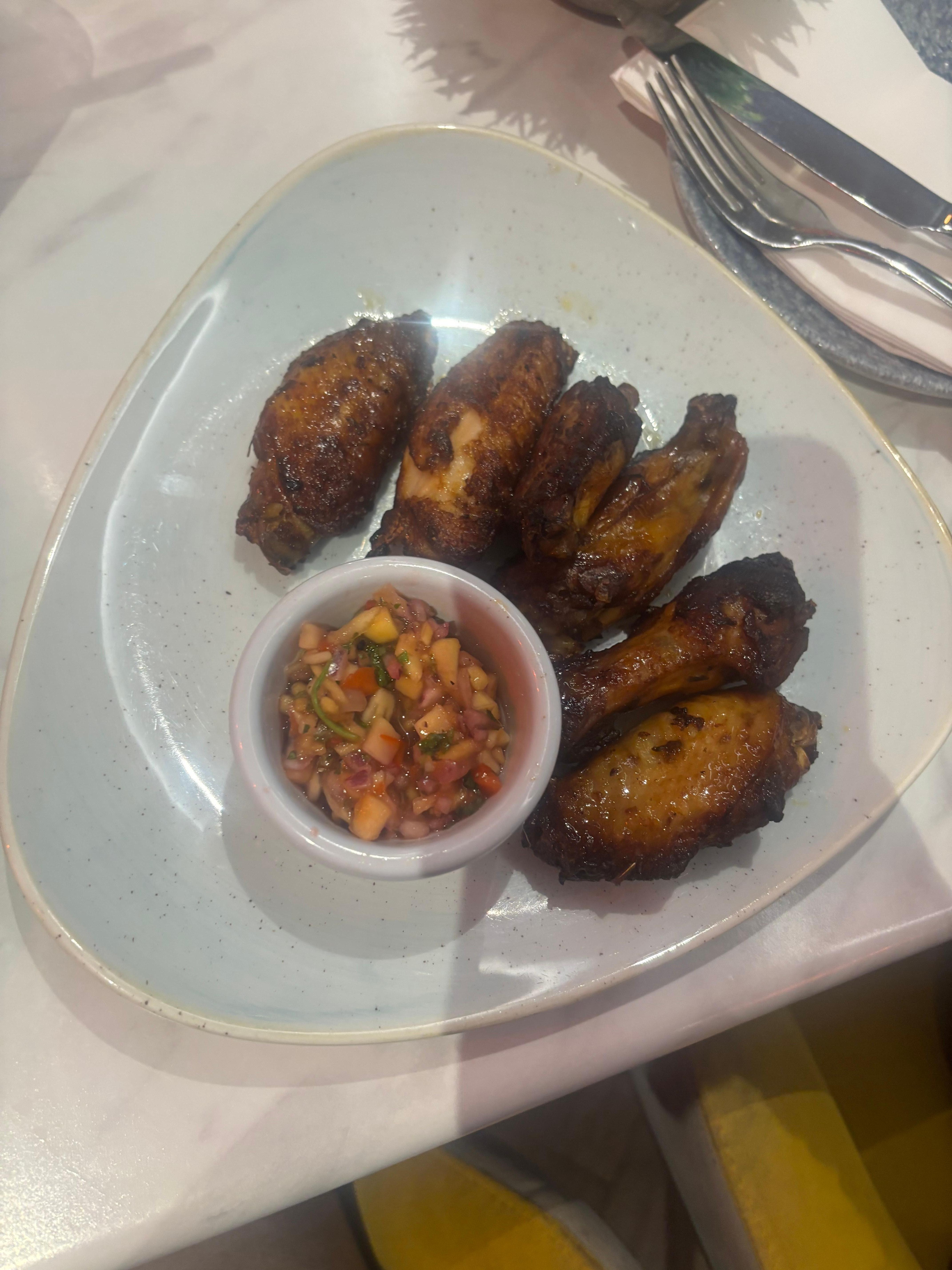 Wings with mango salsa 