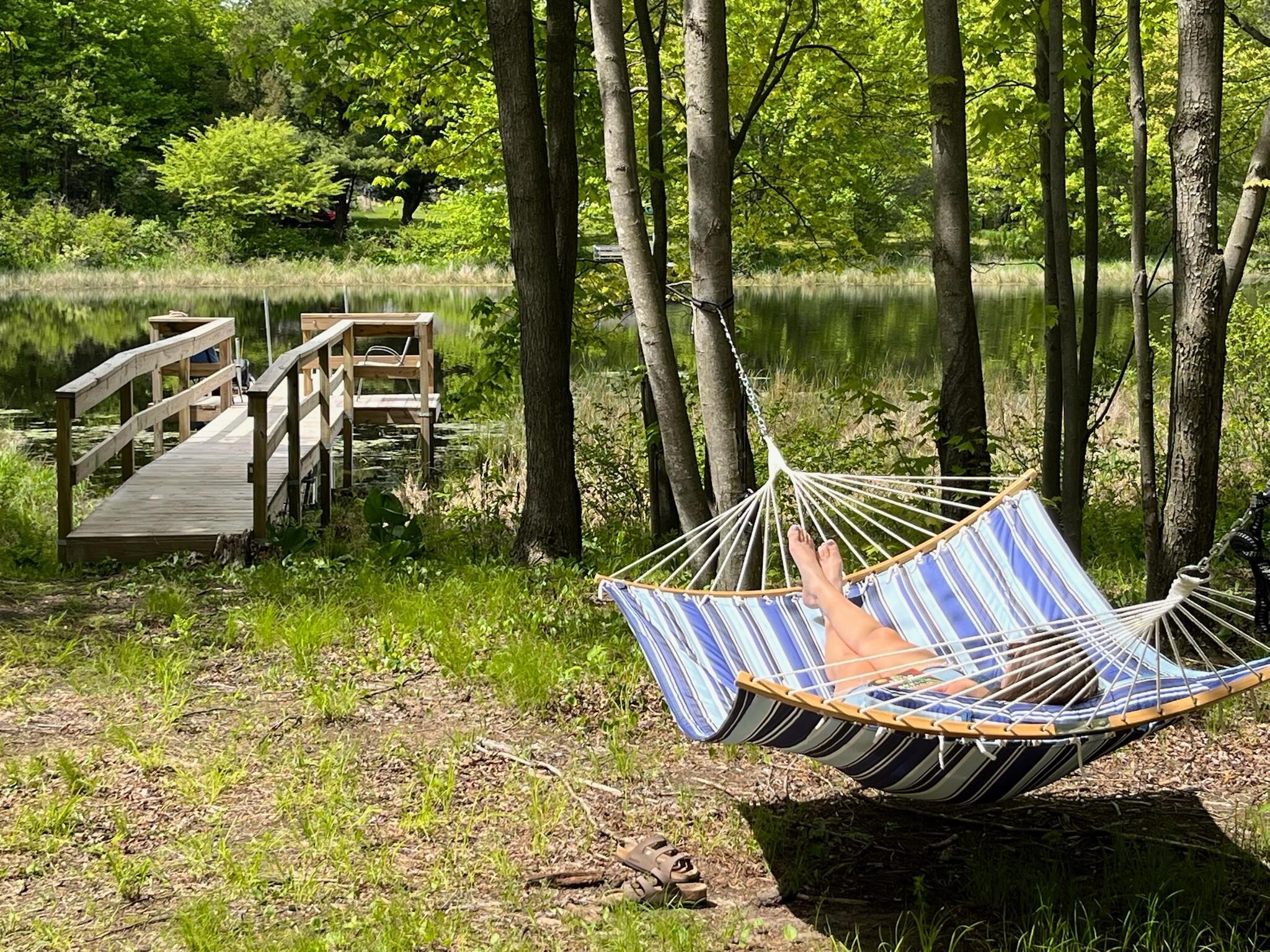 There was something for everyone - kayaking the lake, fishing, hammocking, the patio, hot tub and couch.