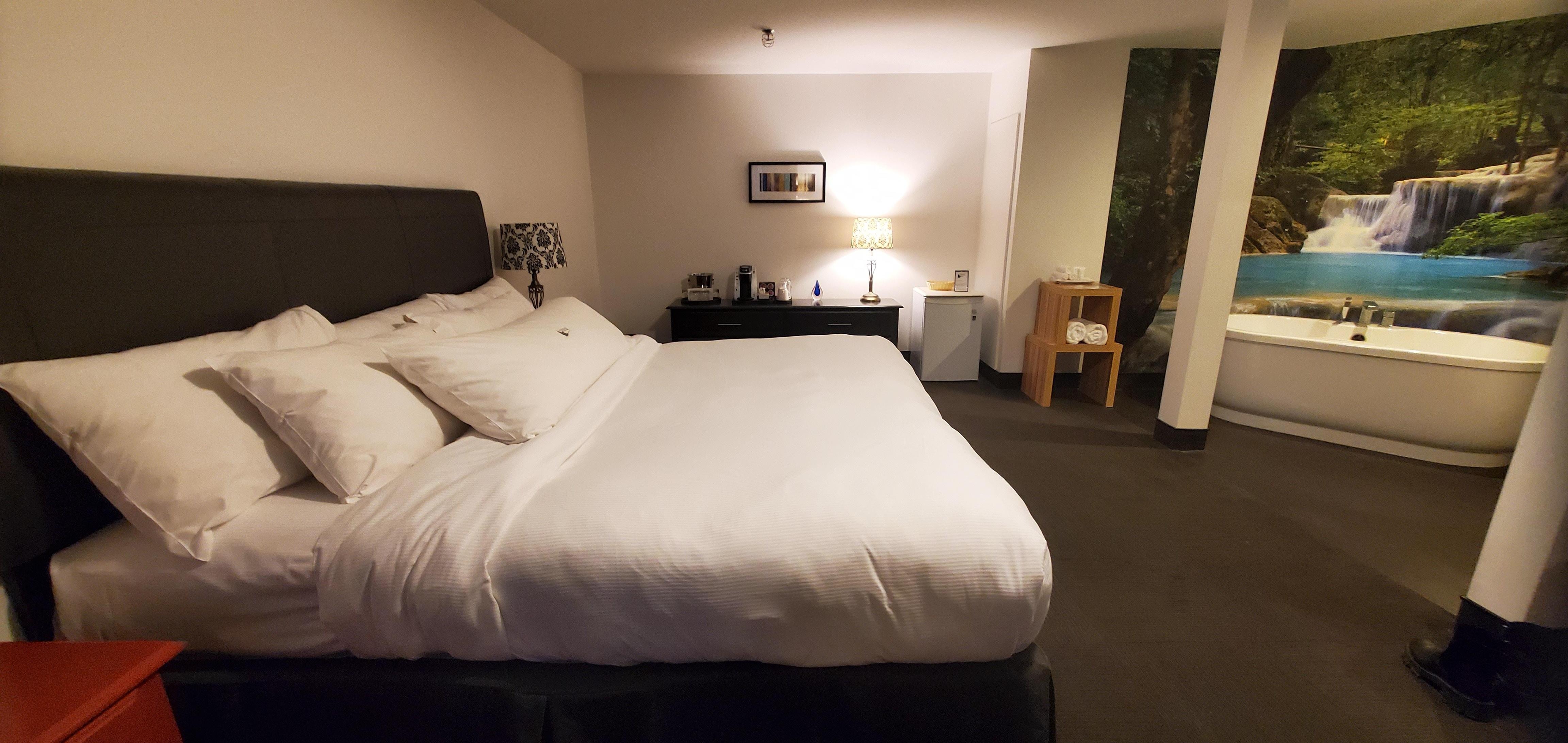 Grand lit très confortable. 