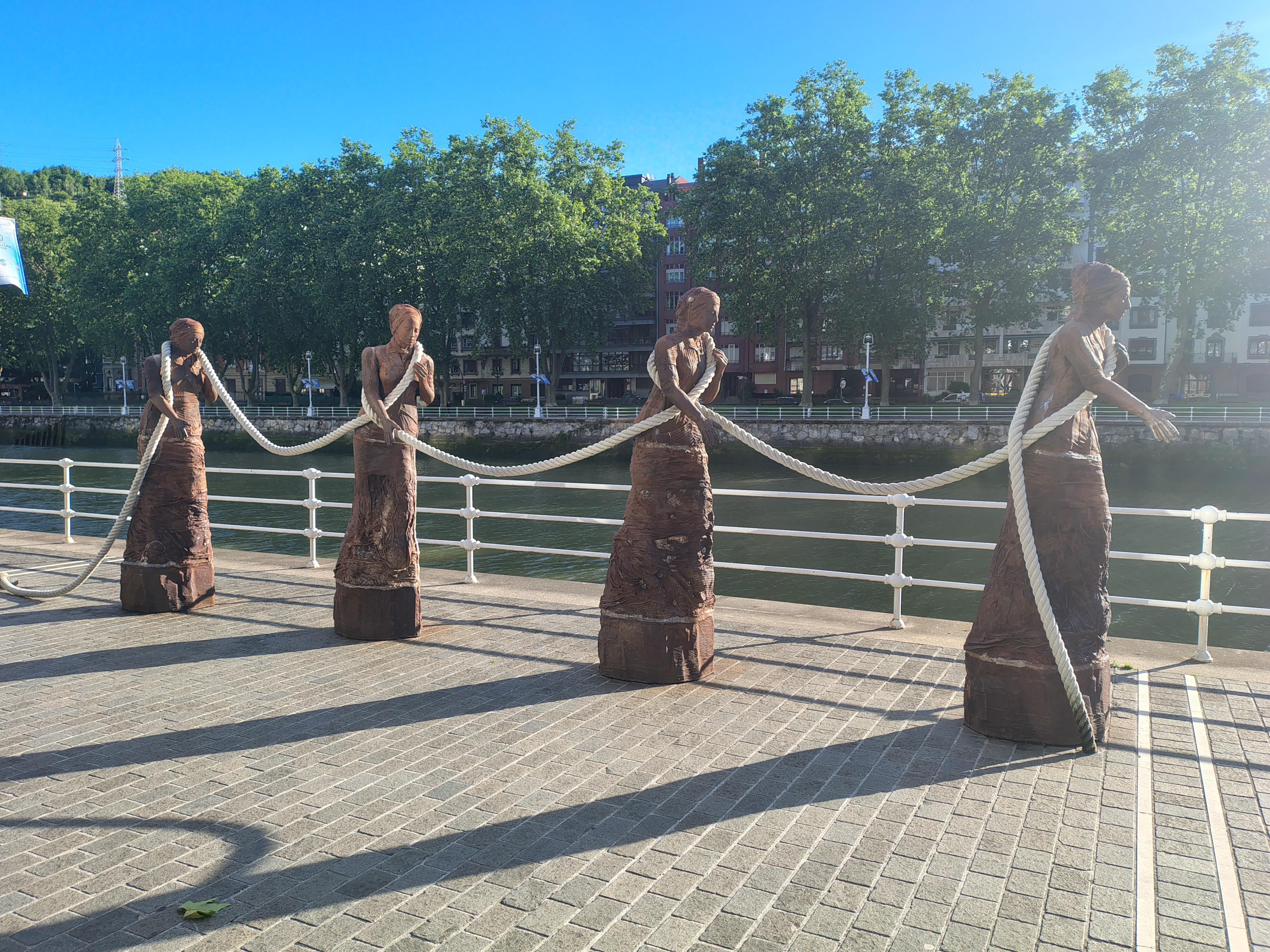 SIRGUERAS (The Rope Girls)